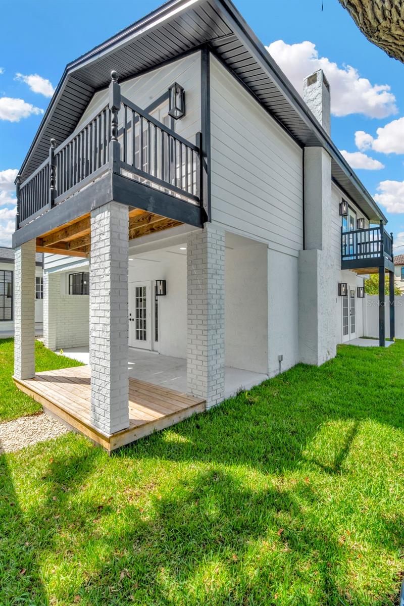 Listing photo id 32 for 4902 San Rafael Street