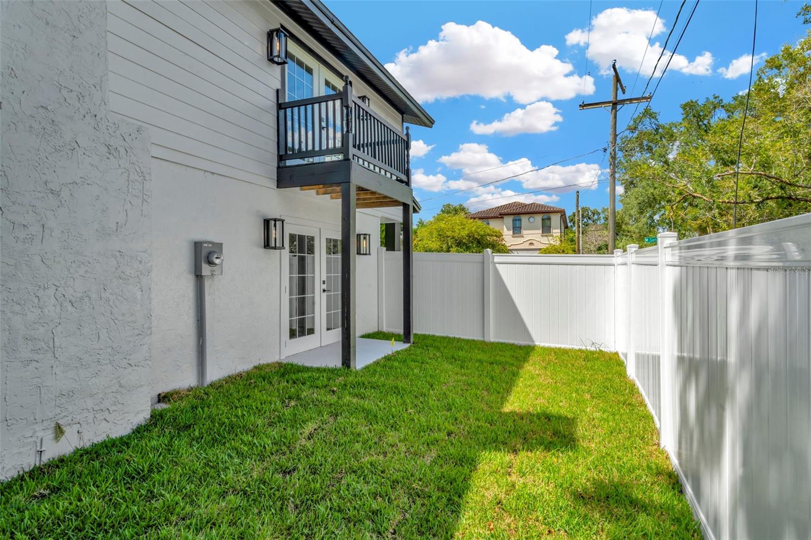 Listing photo id 33 for 4902 San Rafael Street