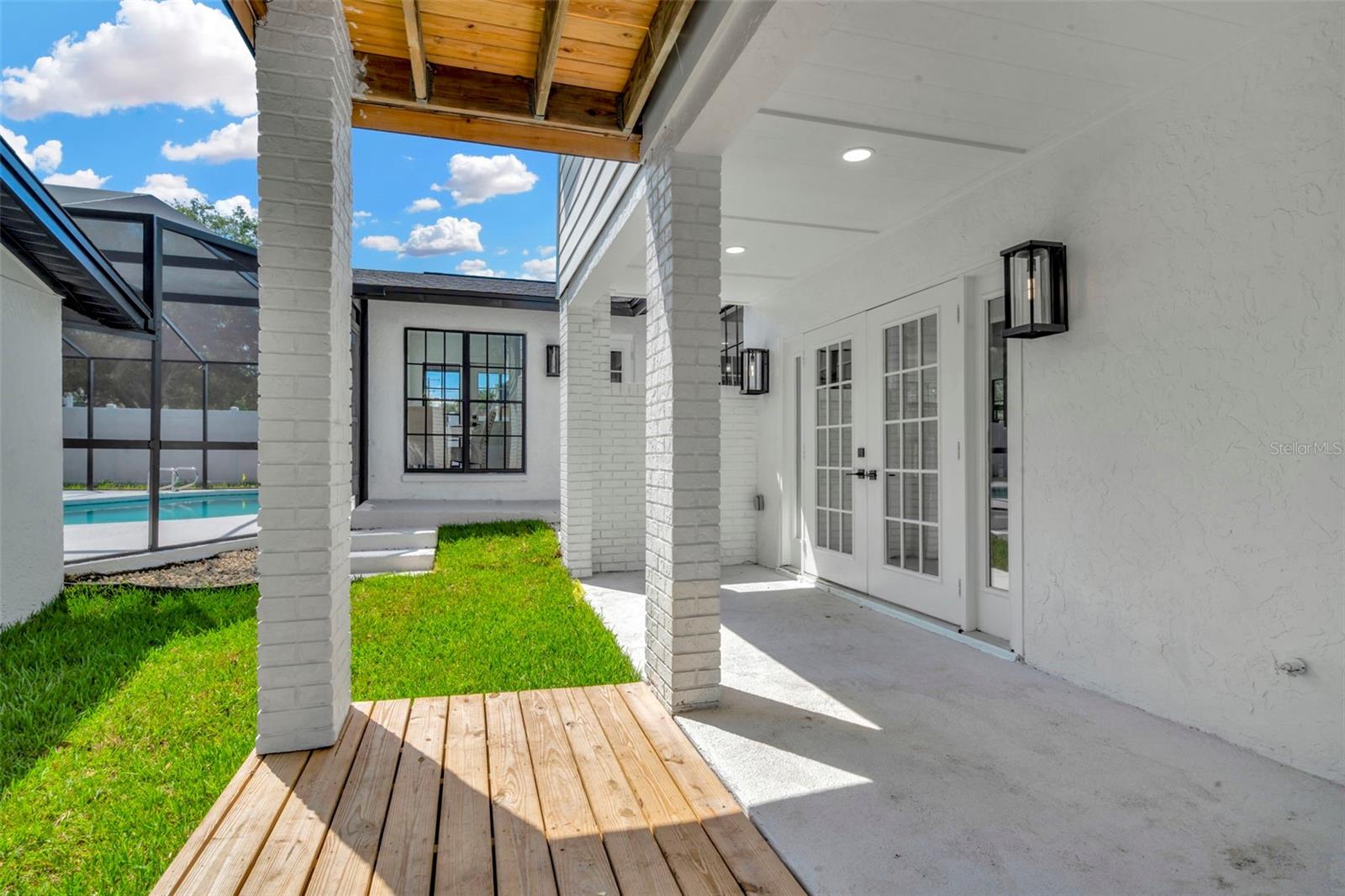 Listing photo id 35 for 4902 San Rafael Street