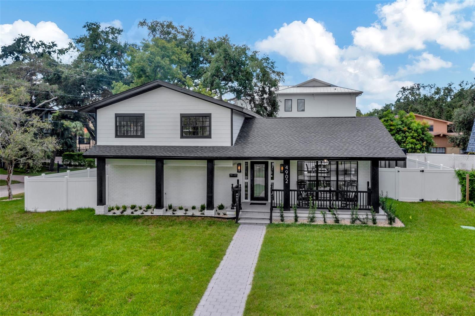 Listing photo id 2 for 4902 San Rafael Street