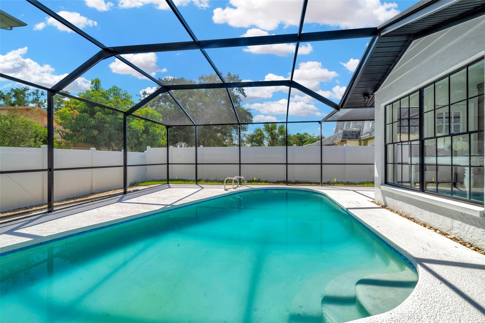 Listing photo id 39 for 4902 San Rafael Street