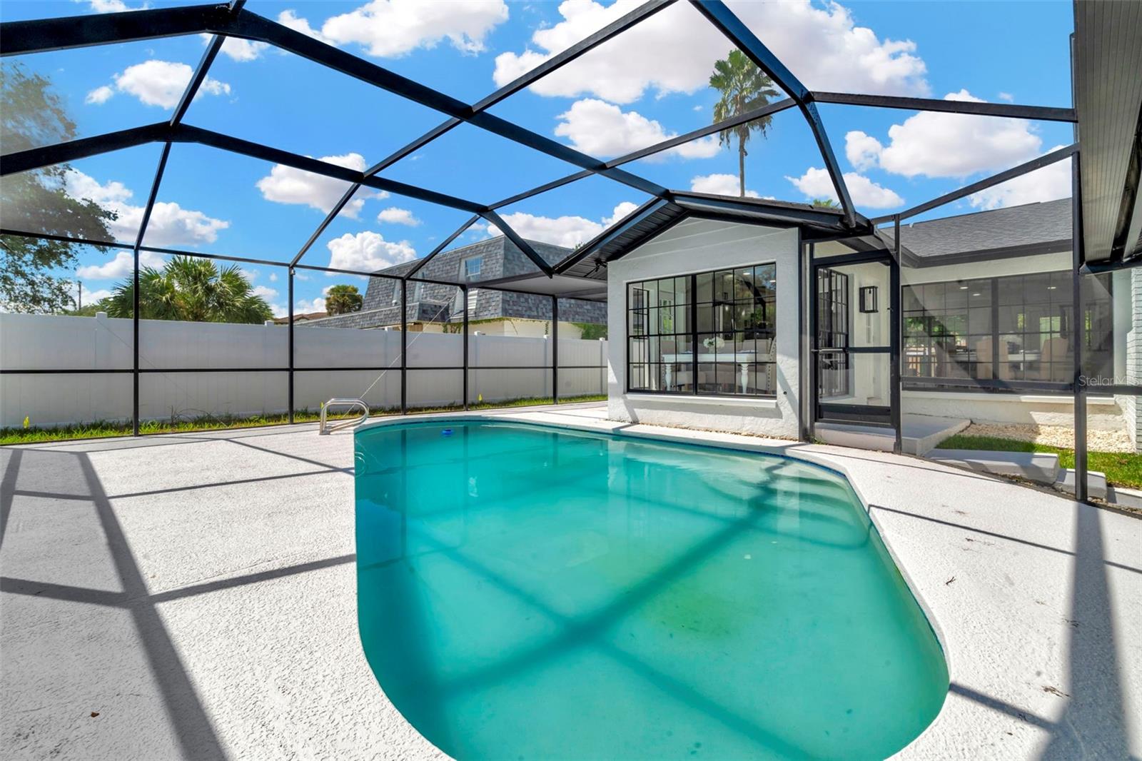 Listing photo id 40 for 4902 San Rafael Street