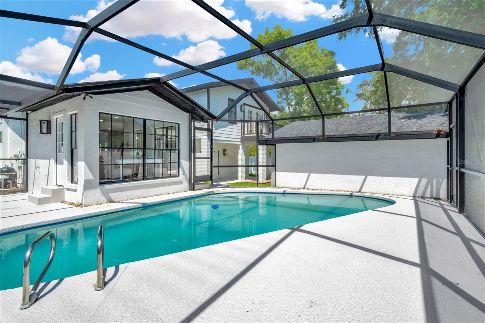 Listing photo id 41 for 4902 San Rafael Street