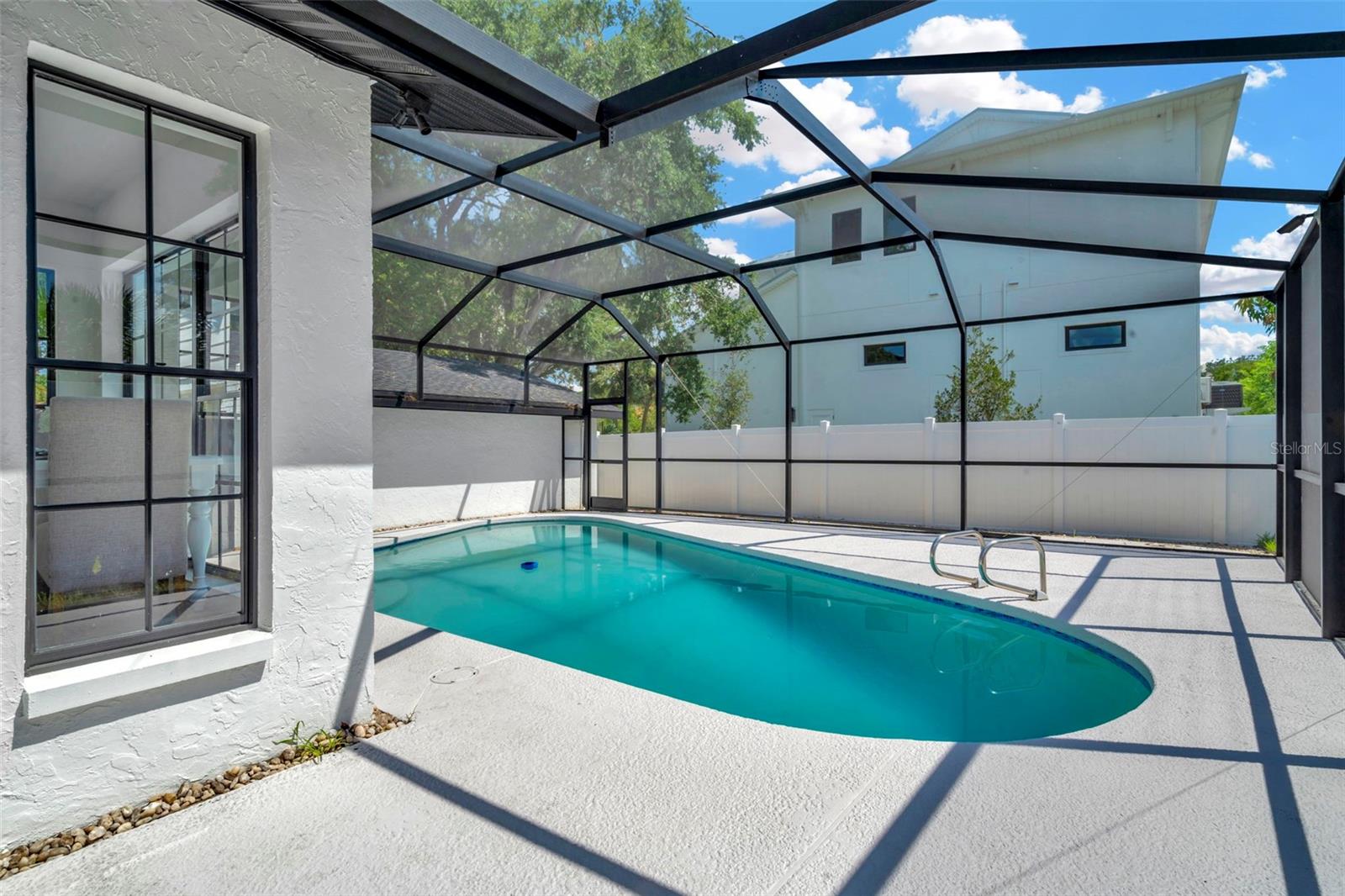 Listing photo id 42 for 4902 San Rafael Street