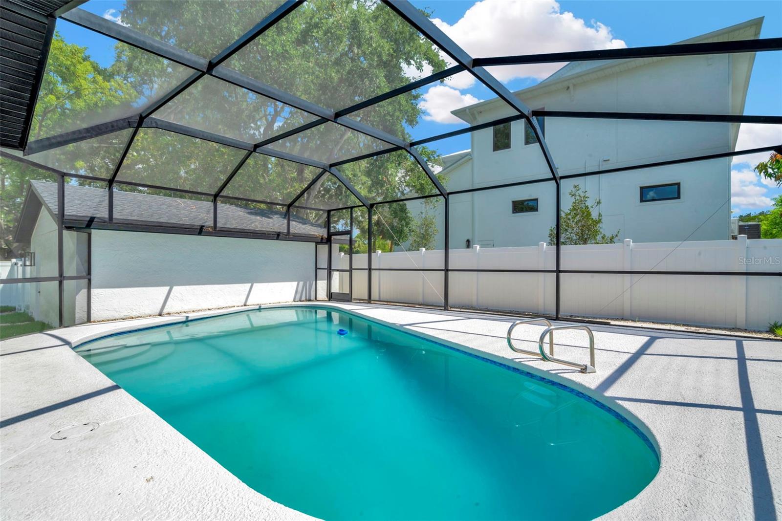 Listing photo id 43 for 4902 San Rafael Street