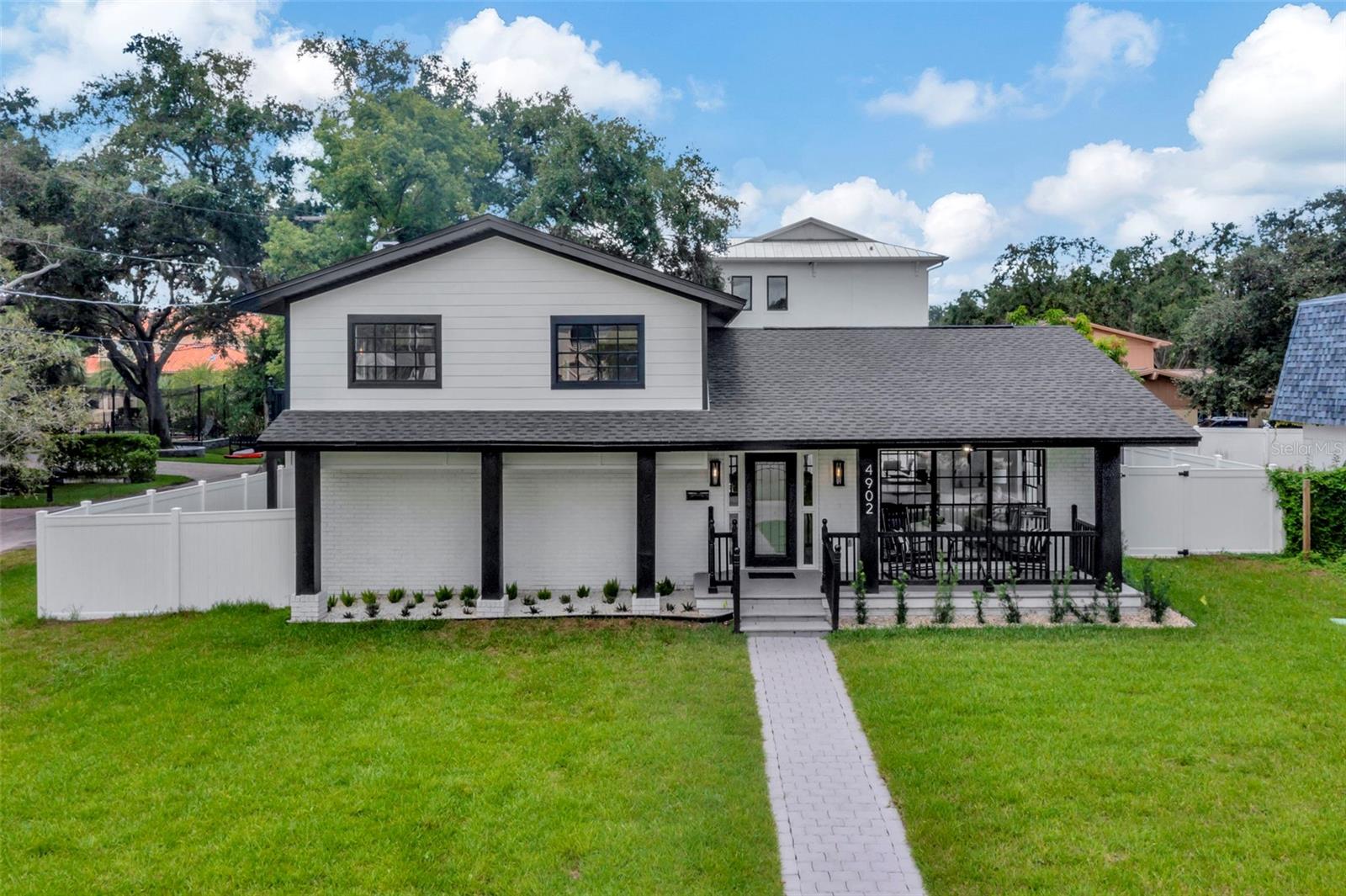 Listing photo id 3 for 4902 San Rafael Street