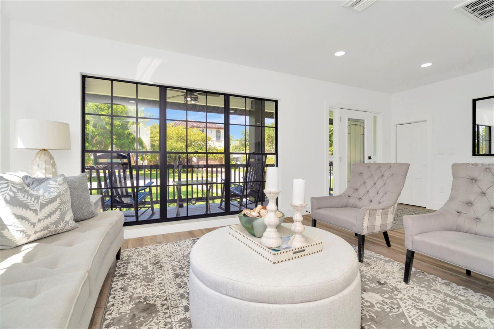 Listing photo id 48 for 4902 San Rafael Street