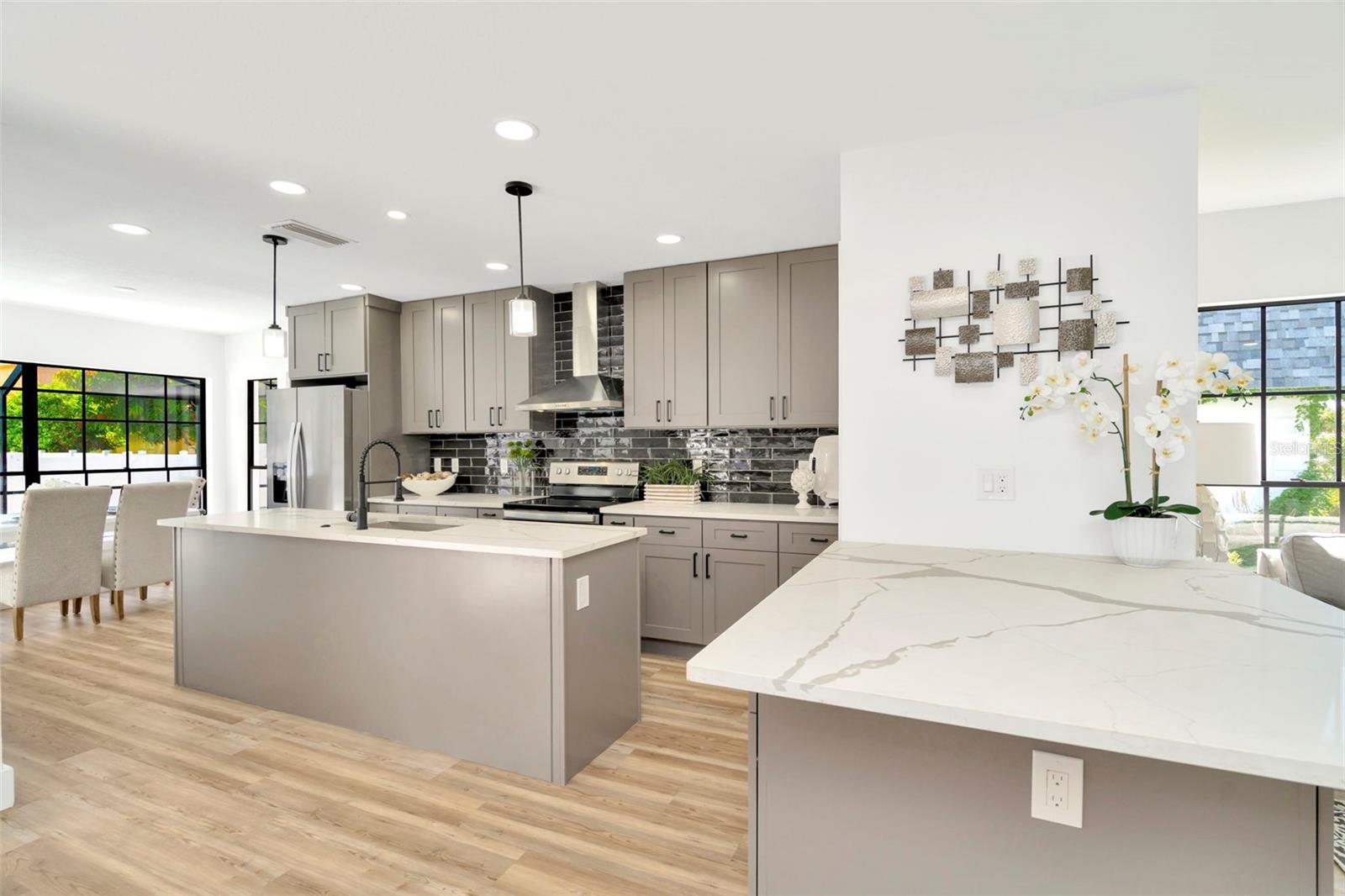 Listing photo id 54 for 4902 San Rafael Street