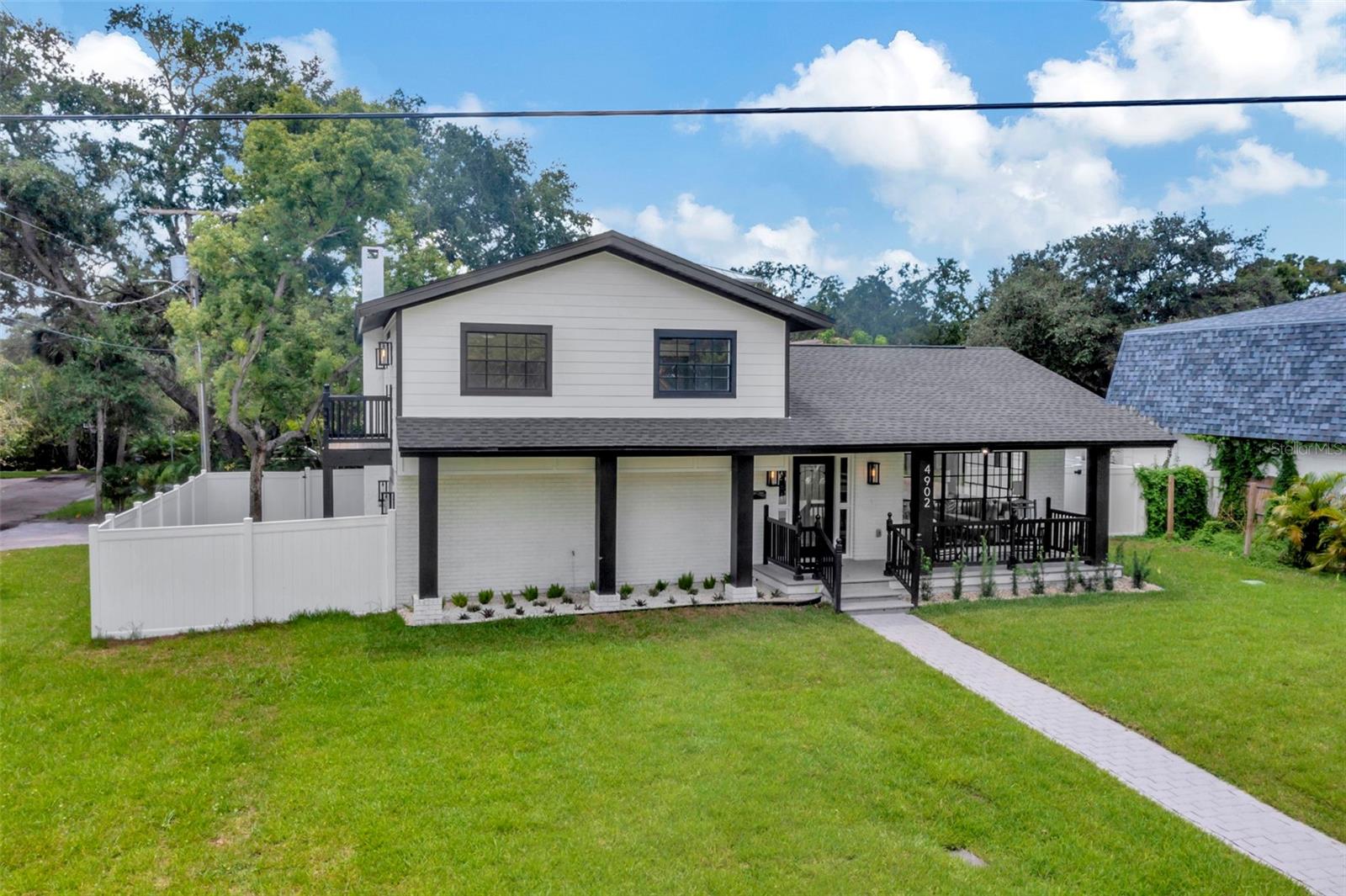 Listing photo id 4 for 4902 San Rafael Street