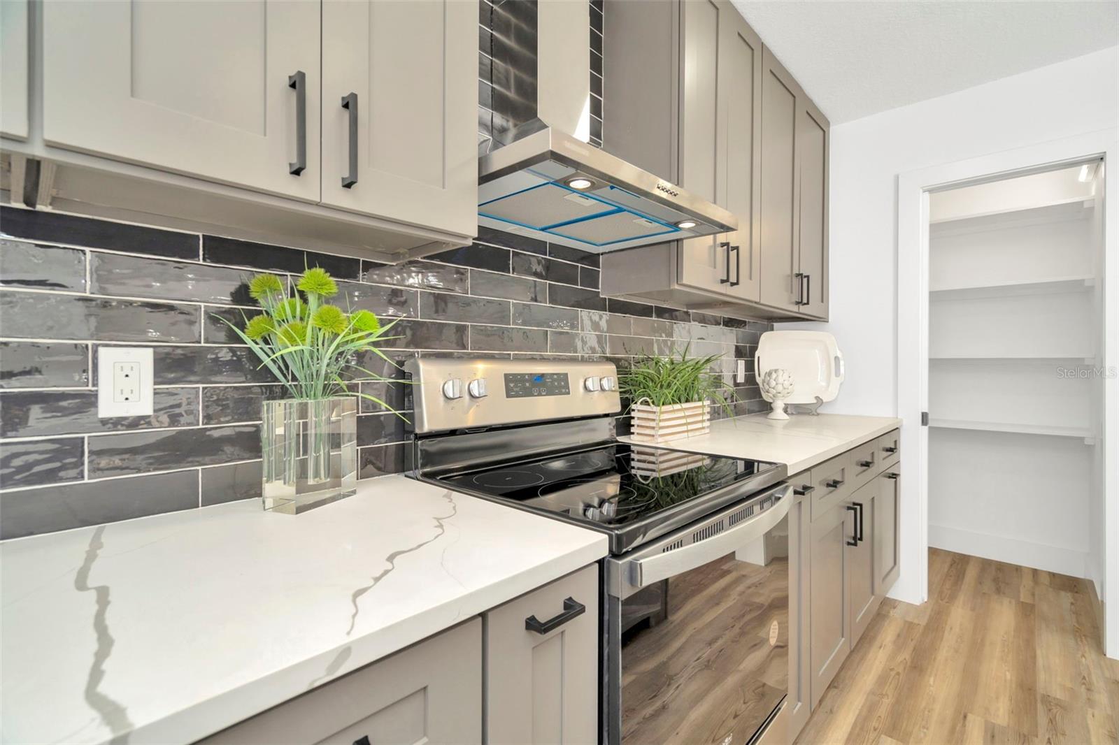 Listing photo id 60 for 4902 San Rafael Street