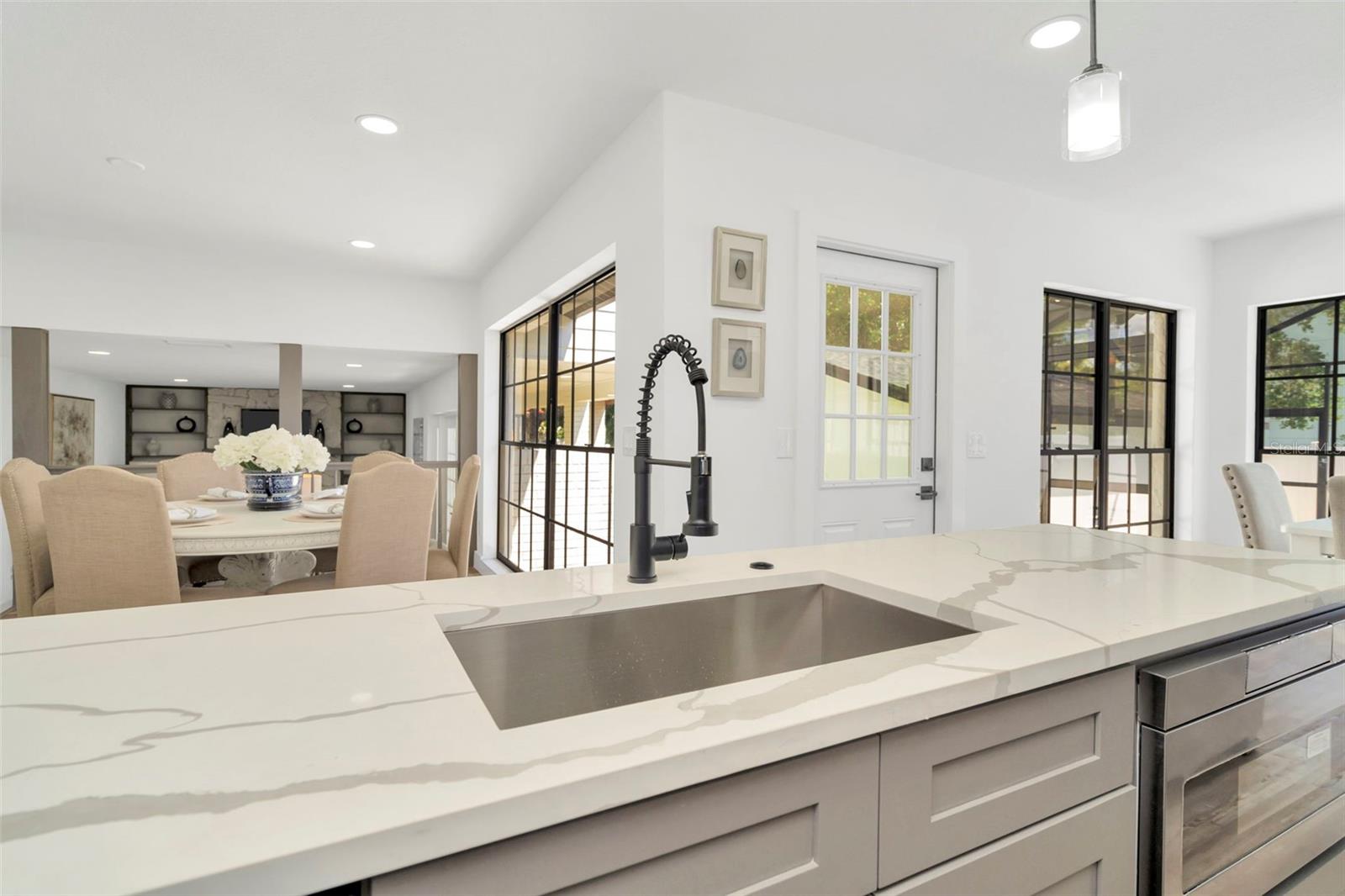 Listing photo id 61 for 4902 San Rafael Street