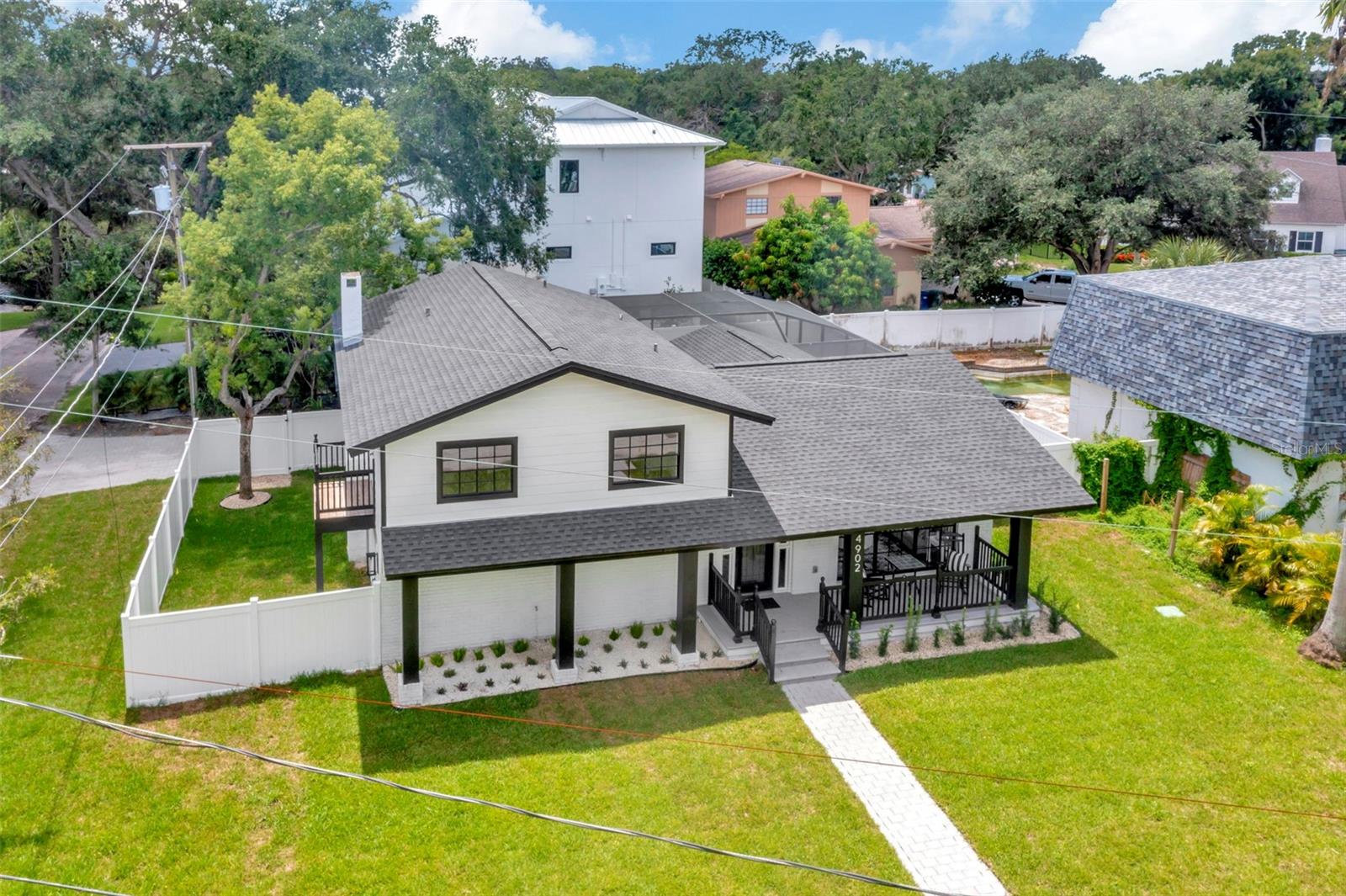 Listing photo id 5 for 4902 San Rafael Street