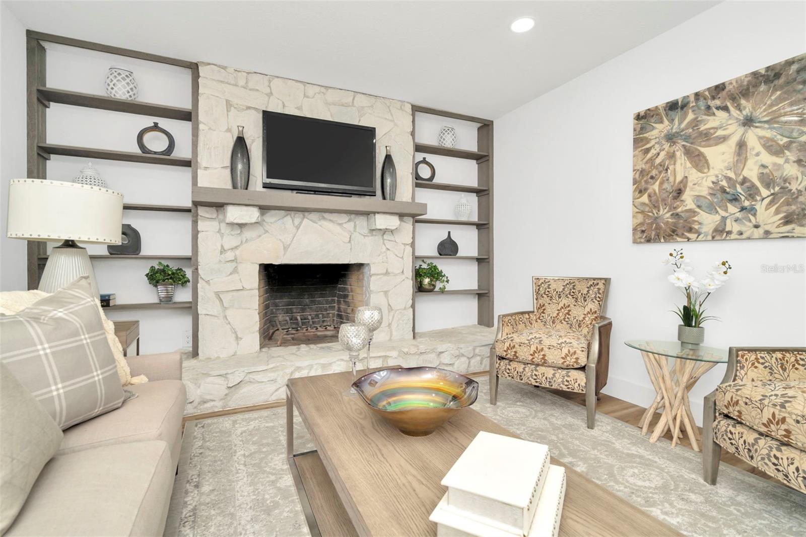 Listing photo id 68 for 4902 San Rafael Street