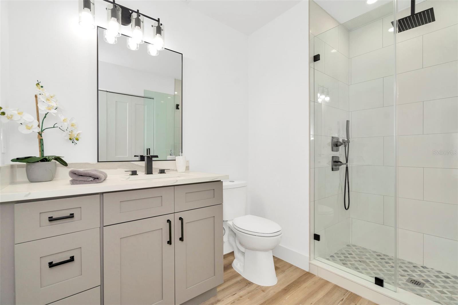 Listing photo id 72 for 4902 San Rafael Street