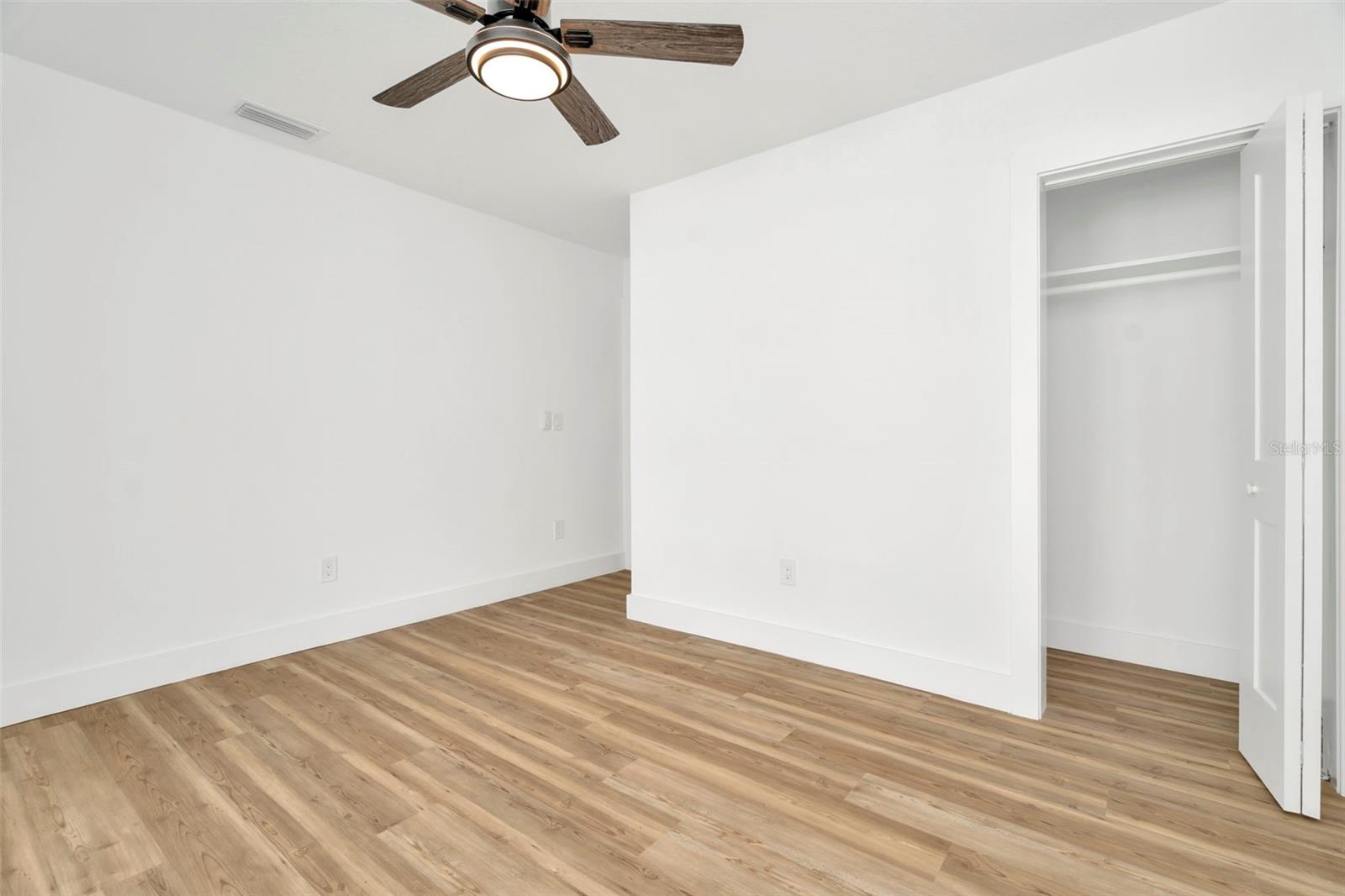 Listing photo id 75 for 4902 San Rafael Street