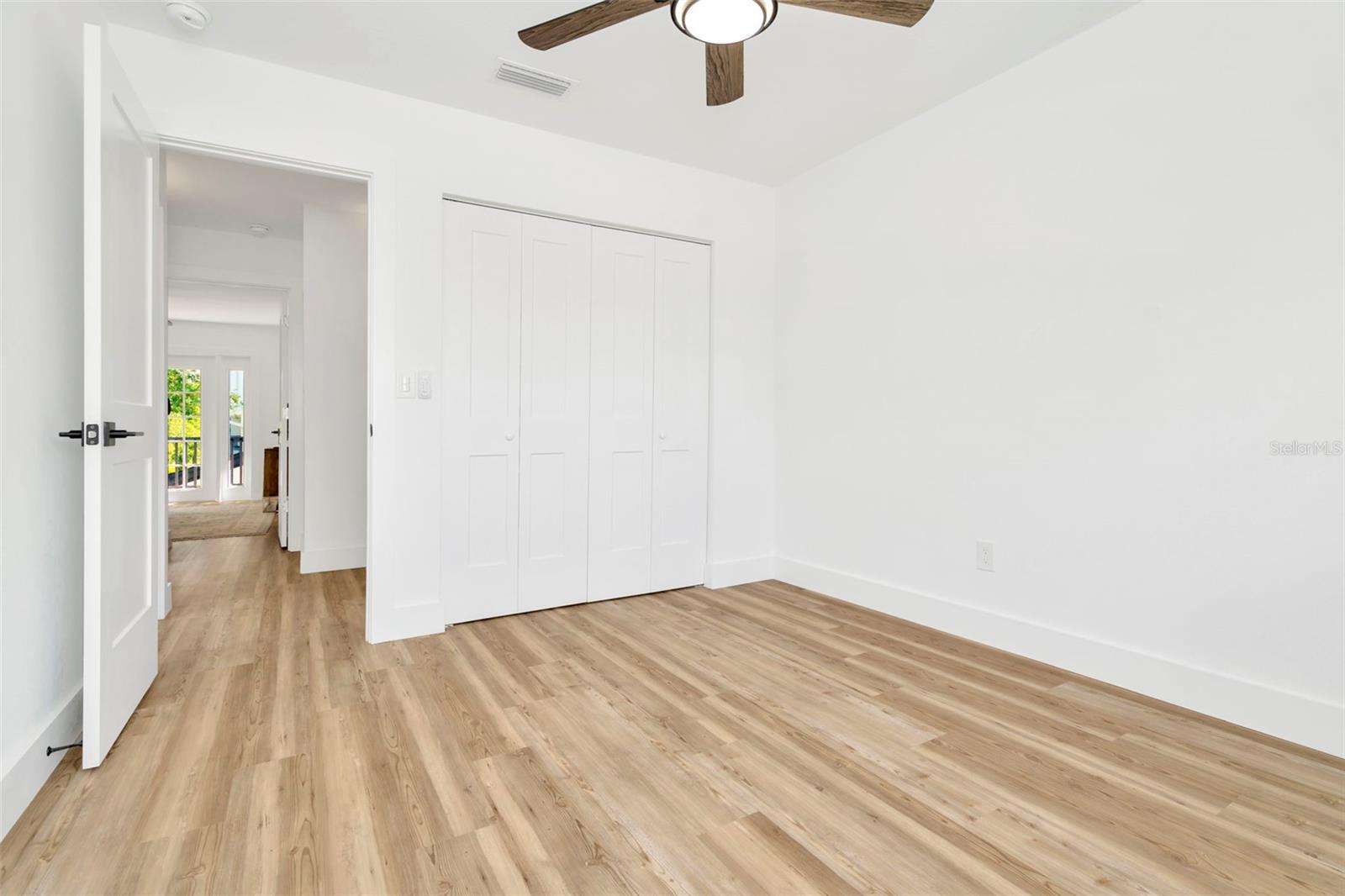 Listing photo id 77 for 4902 San Rafael Street