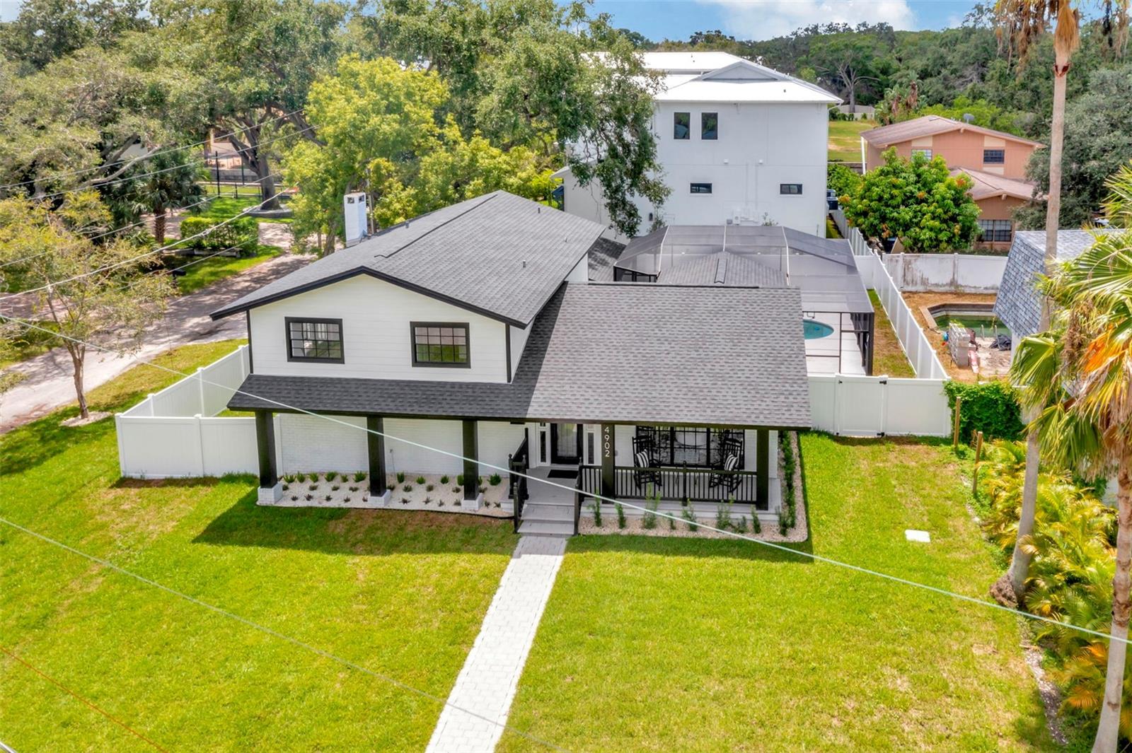 Listing photo id 6 for 4902 San Rafael Street