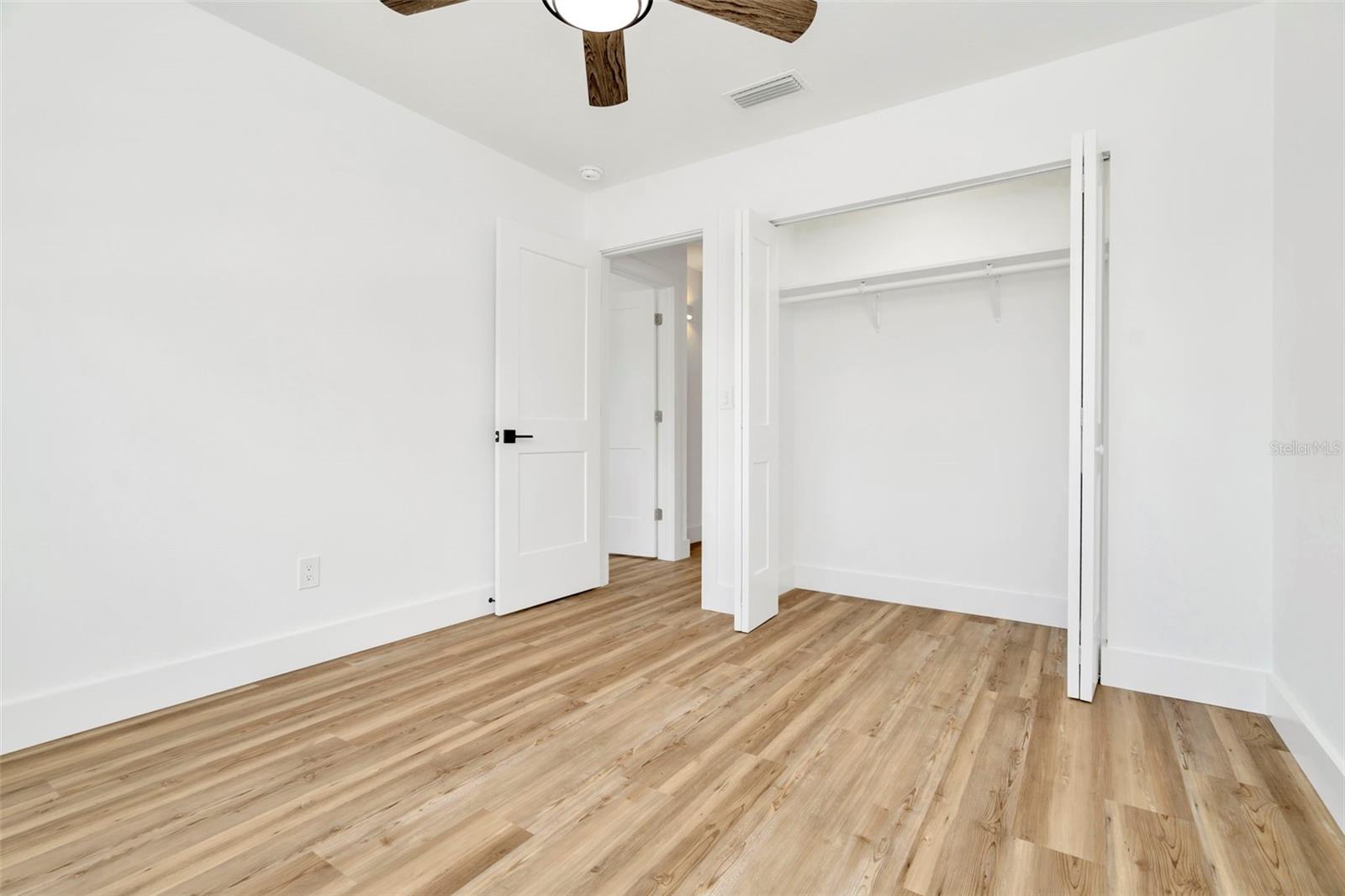 Listing photo id 78 for 4902 San Rafael Street