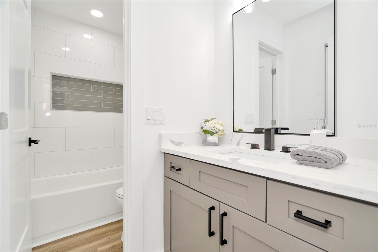 Listing photo id 79 for 4902 San Rafael Street