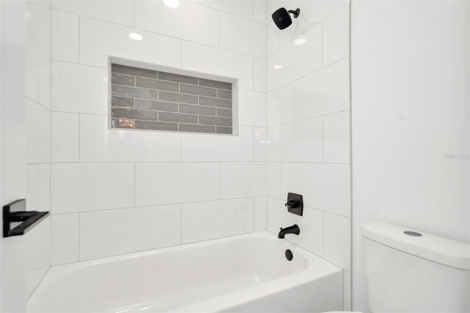 Listing photo id 80 for 4902 San Rafael Street