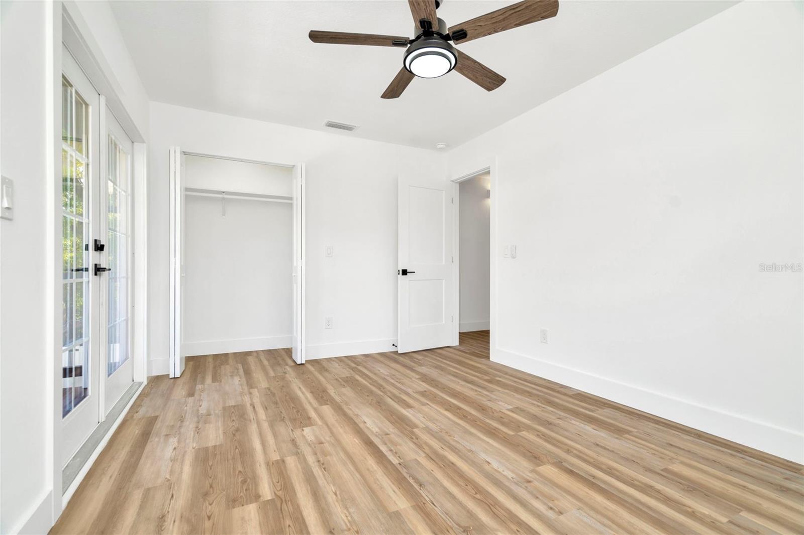 Listing photo id 84 for 4902 San Rafael Street