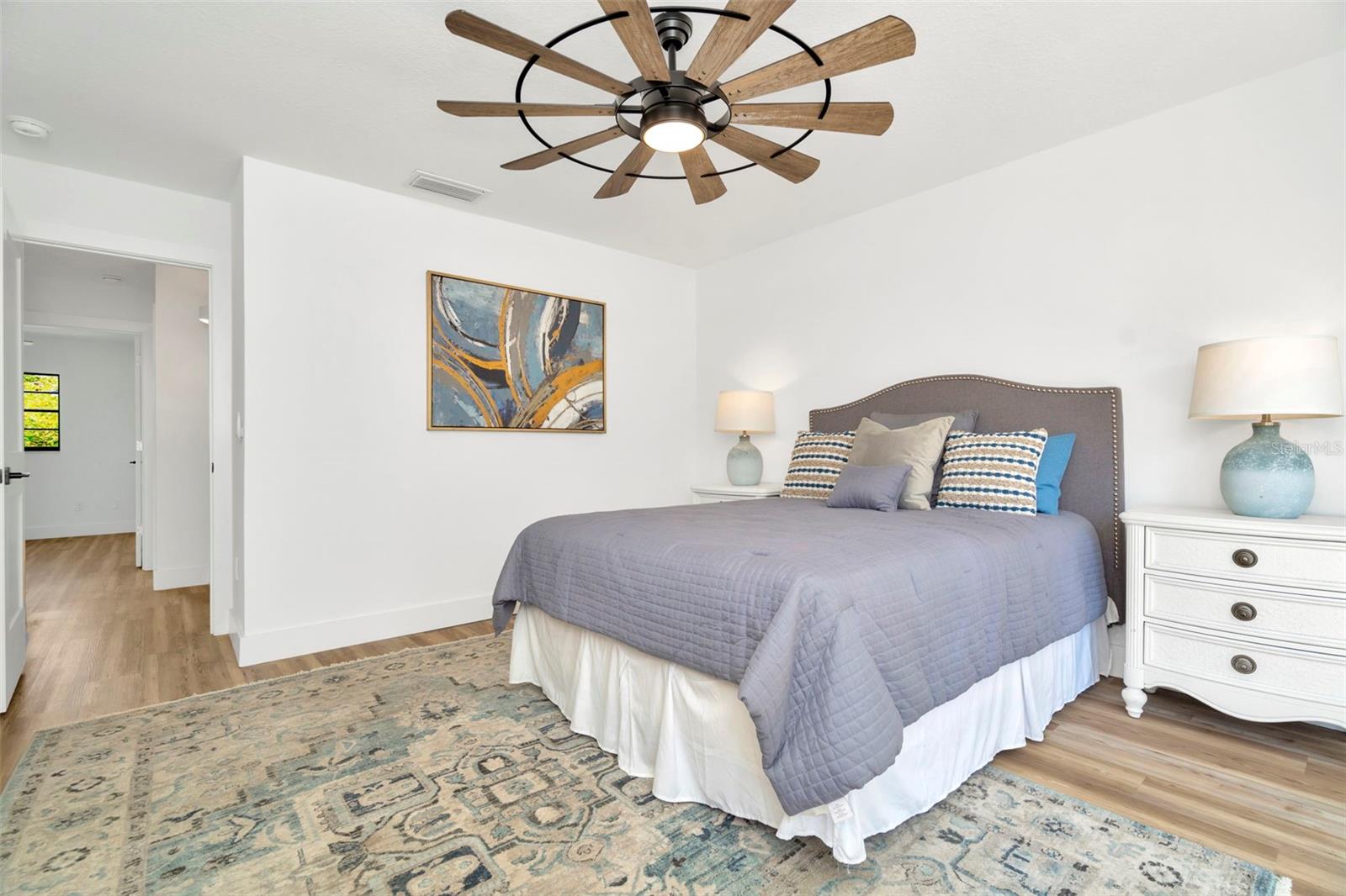 Listing photo id 87 for 4902 San Rafael Street