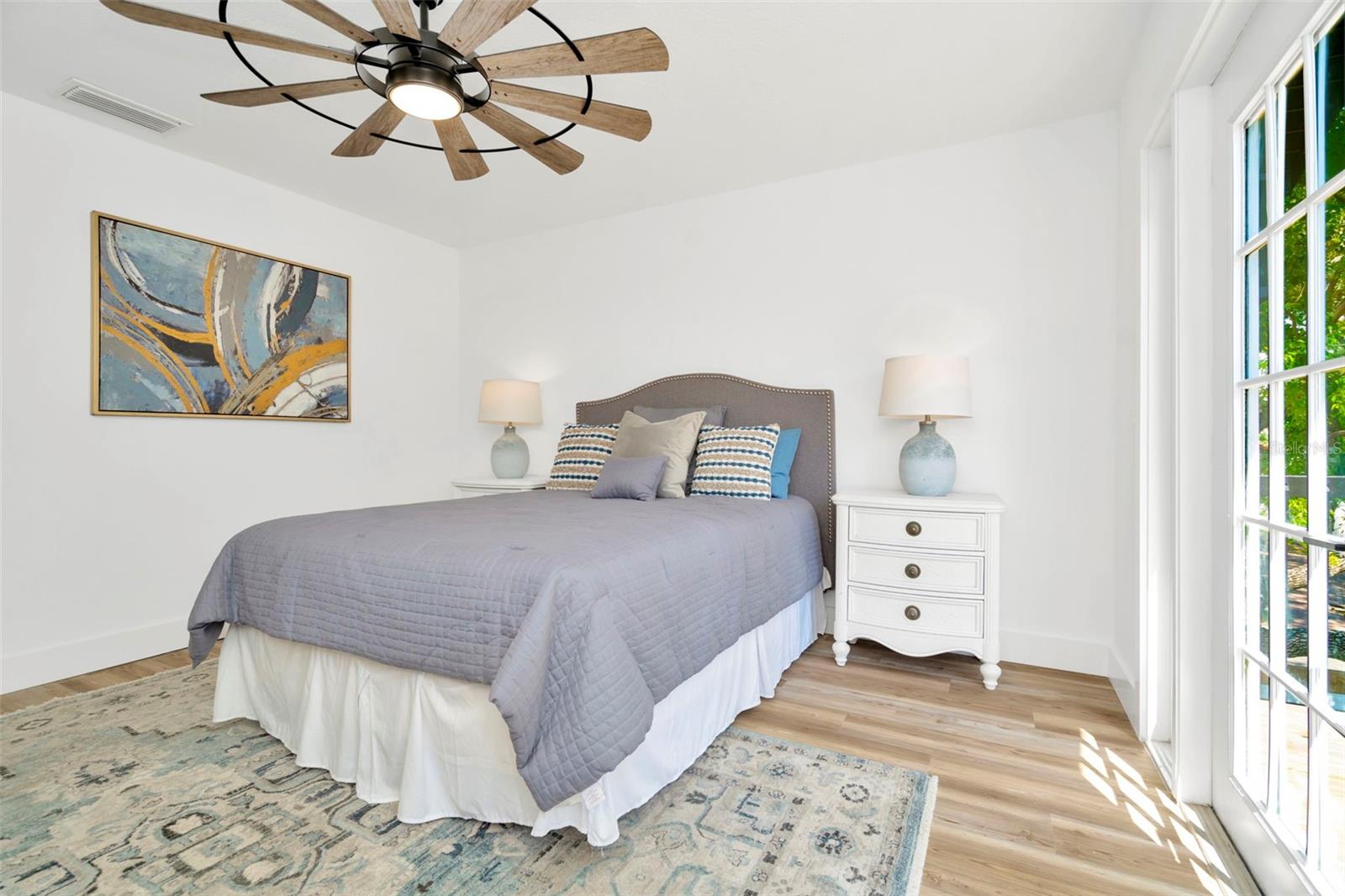 Listing photo id 88 for 4902 San Rafael Street