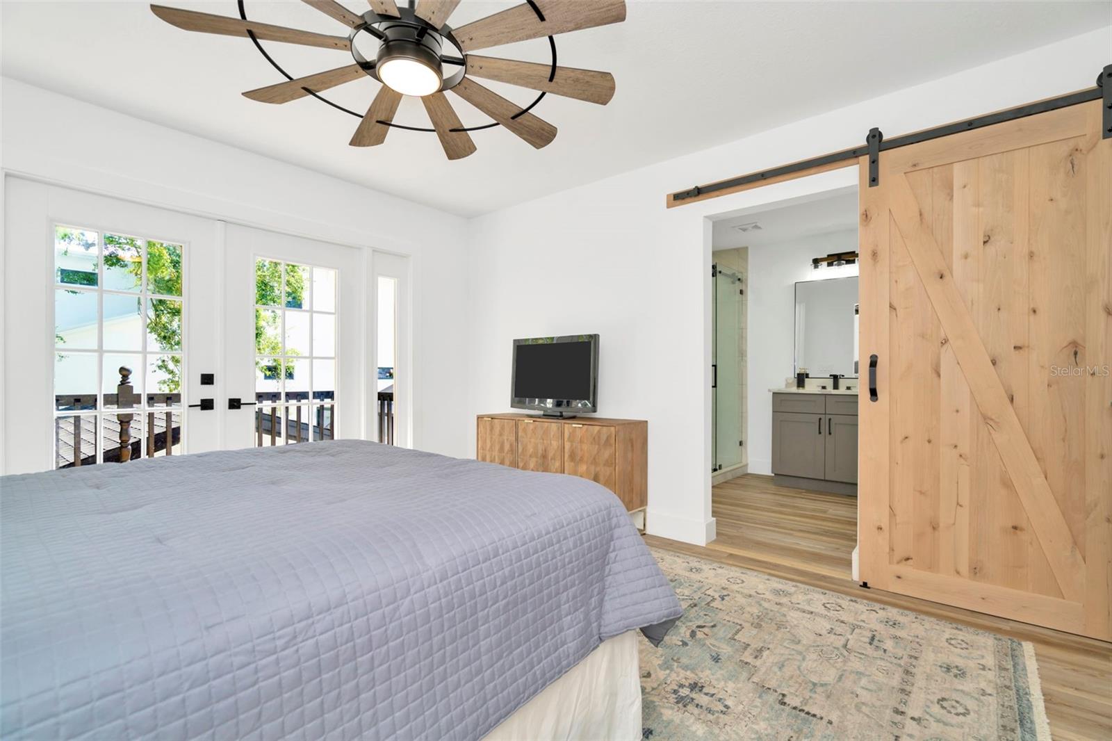 Listing photo id 89 for 4902 San Rafael Street