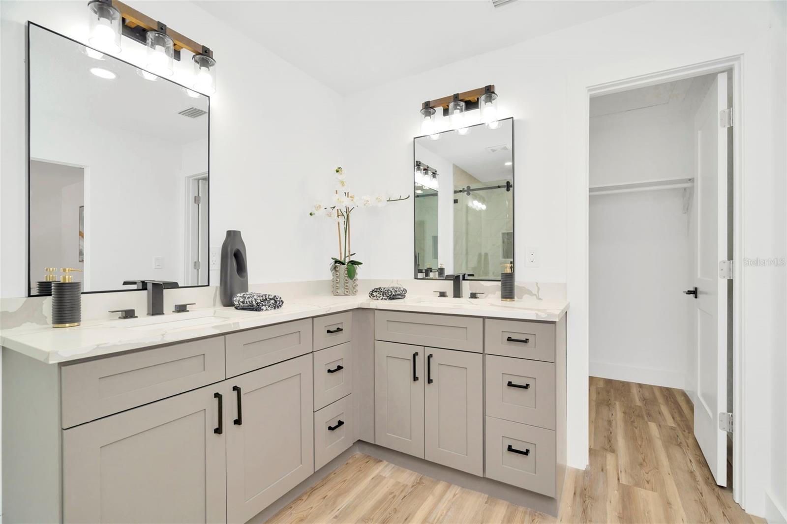 Listing photo id 91 for 4902 San Rafael Street