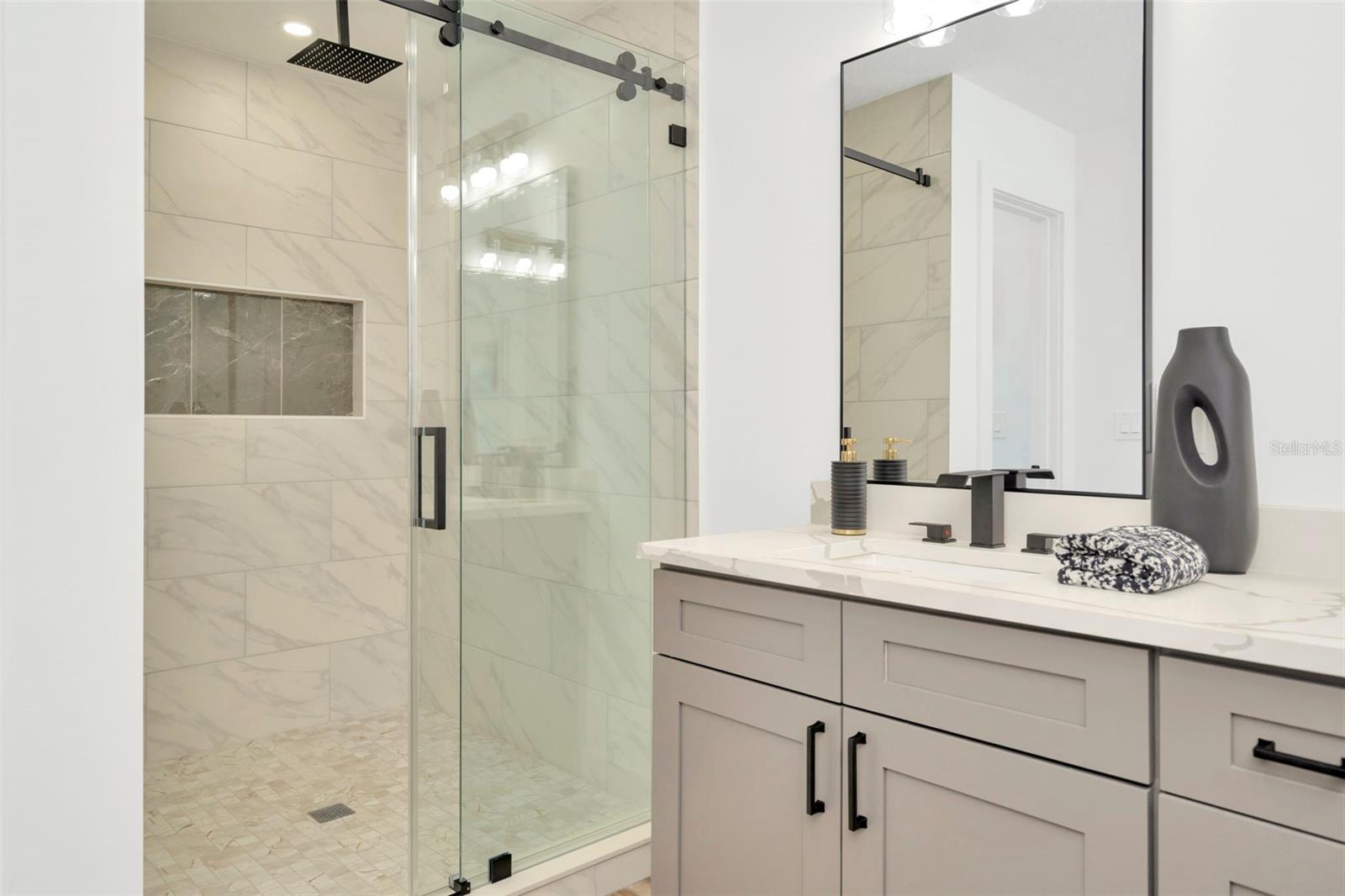 Listing photo id 93 for 4902 San Rafael Street