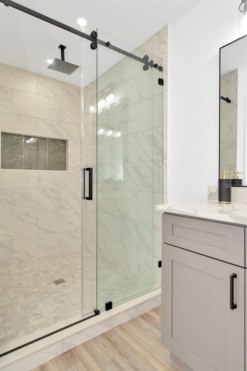 Listing photo id 94 for 4902 San Rafael Street