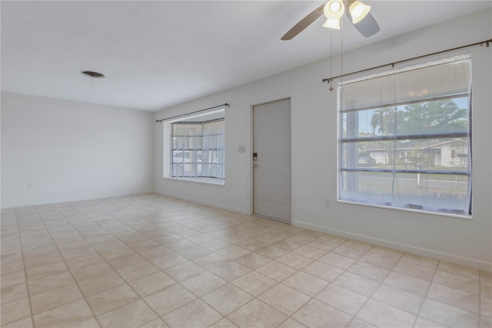 Image 5 of 52 For 10299 110th Way