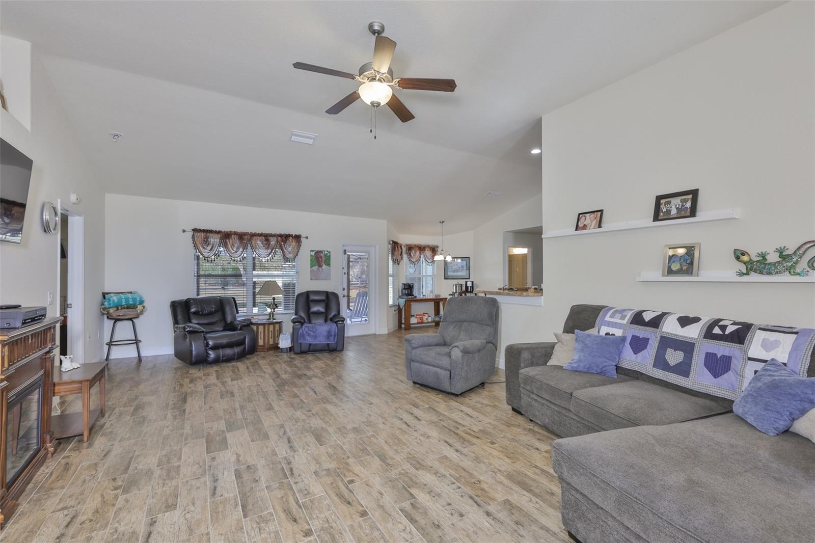 Image 9 of 54 For 14261 English Sparrow Road