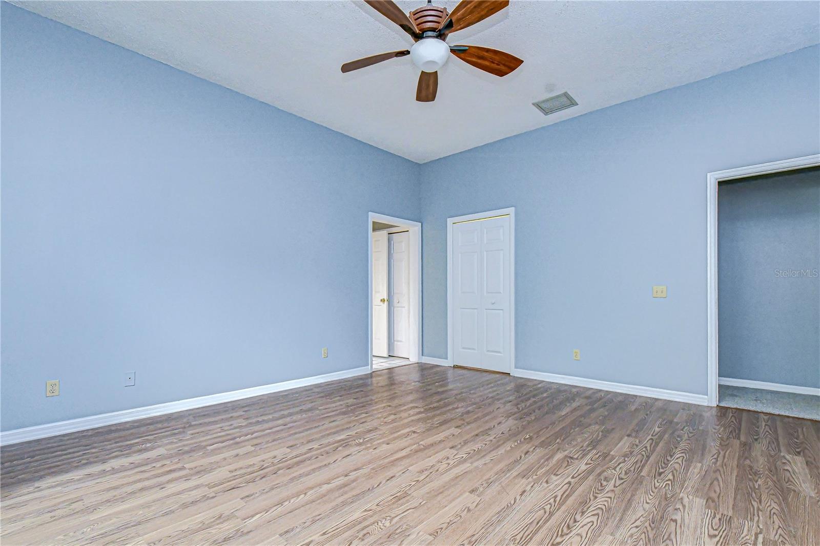 Image 19 of 36 For 3006 Drakes Landing Court