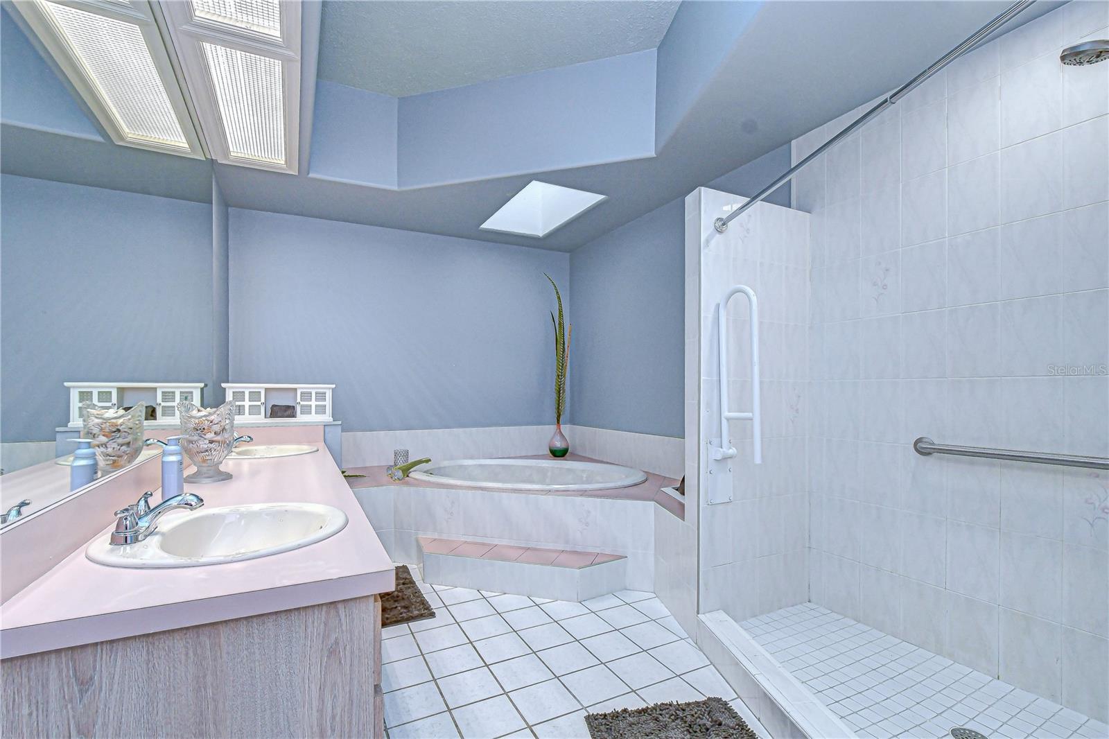 Image 21 of 36 For 3006 Drakes Landing Court