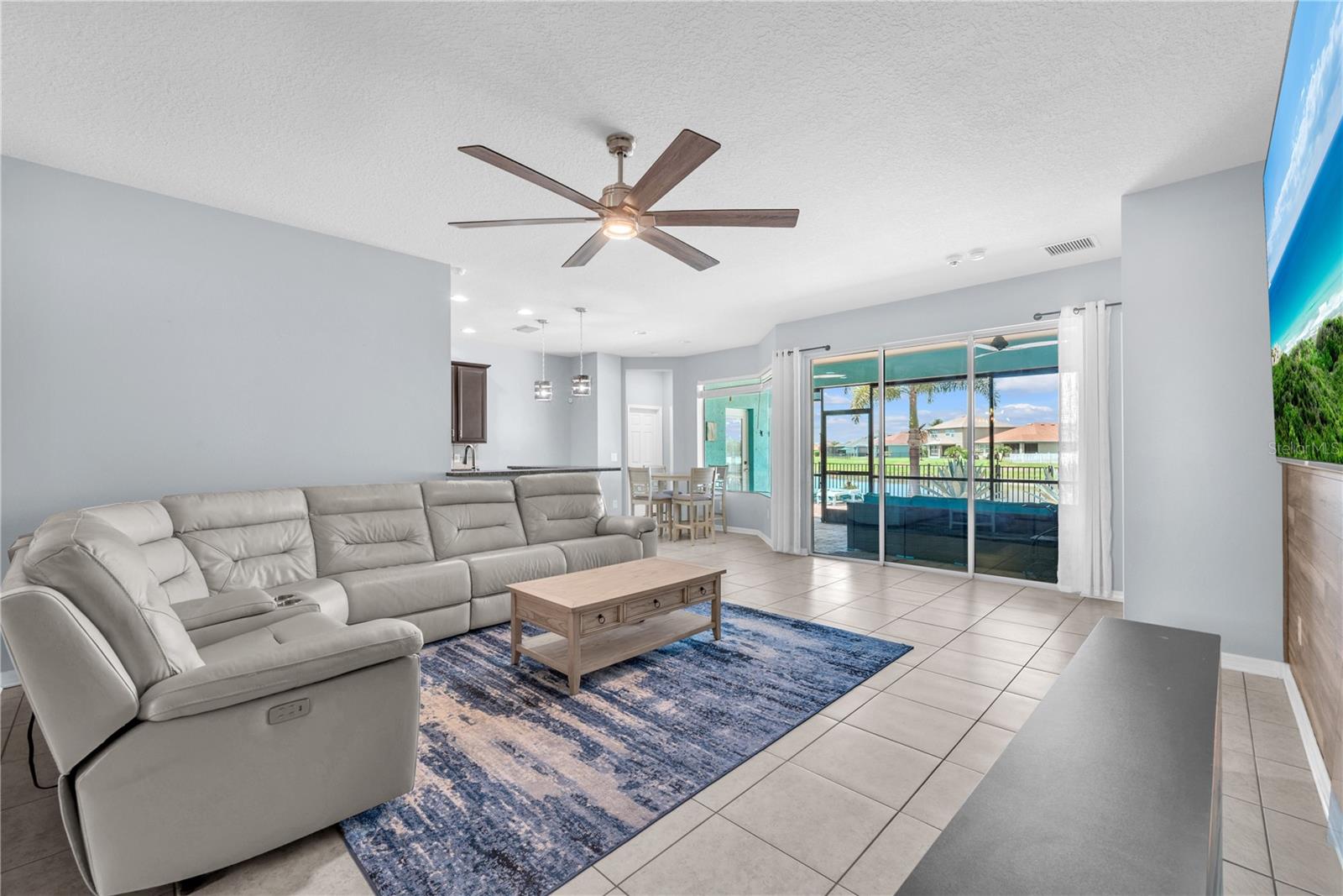 Listing photo id 9 for 11236 77th Street E