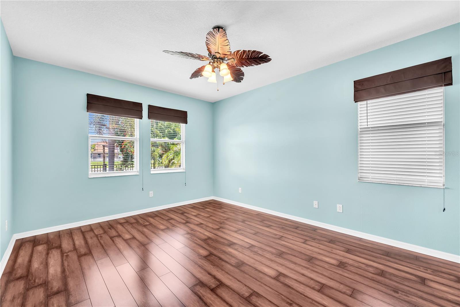 Listing photo id 12 for 11236 77th Street E