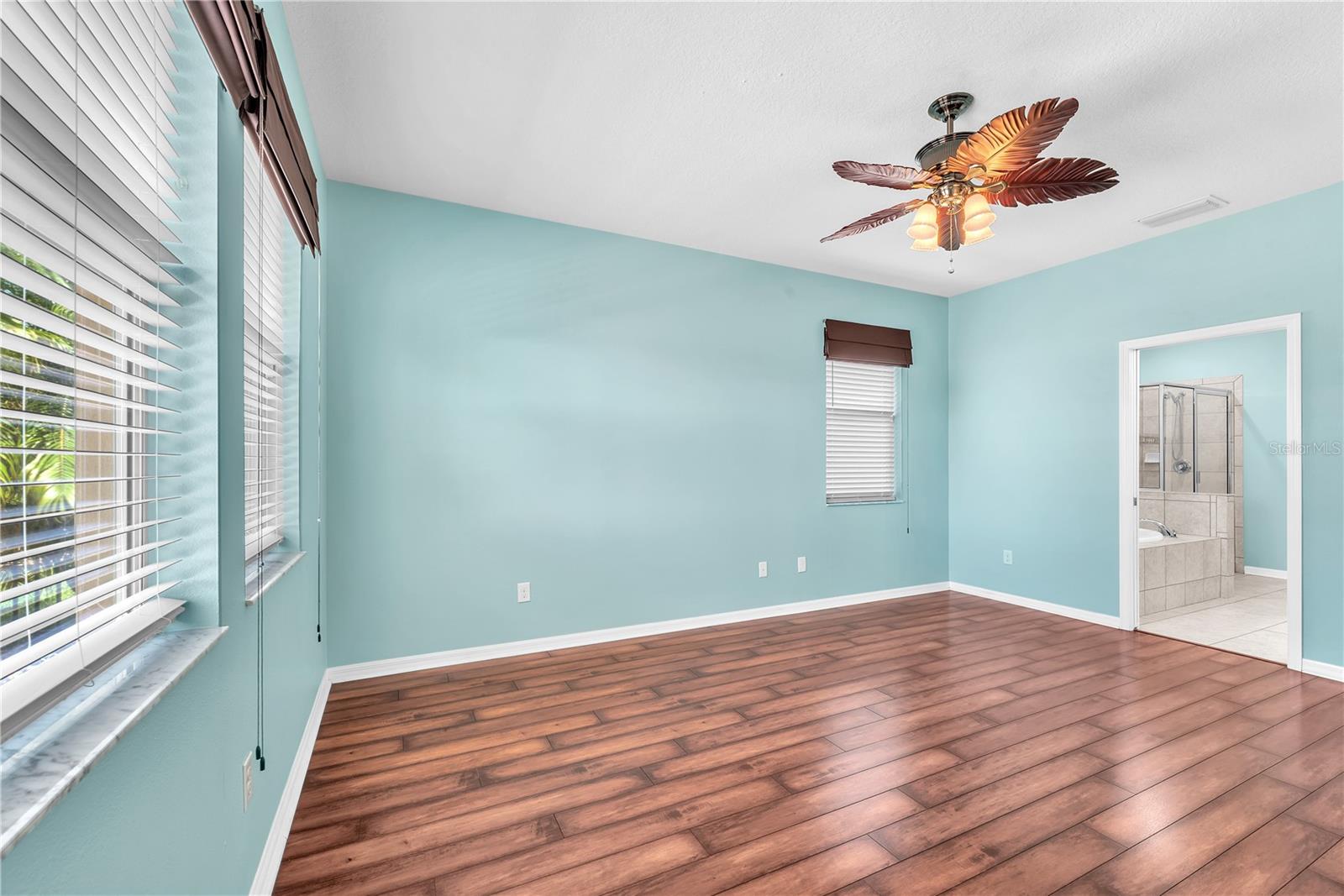 Listing photo id 13 for 11236 77th Street E