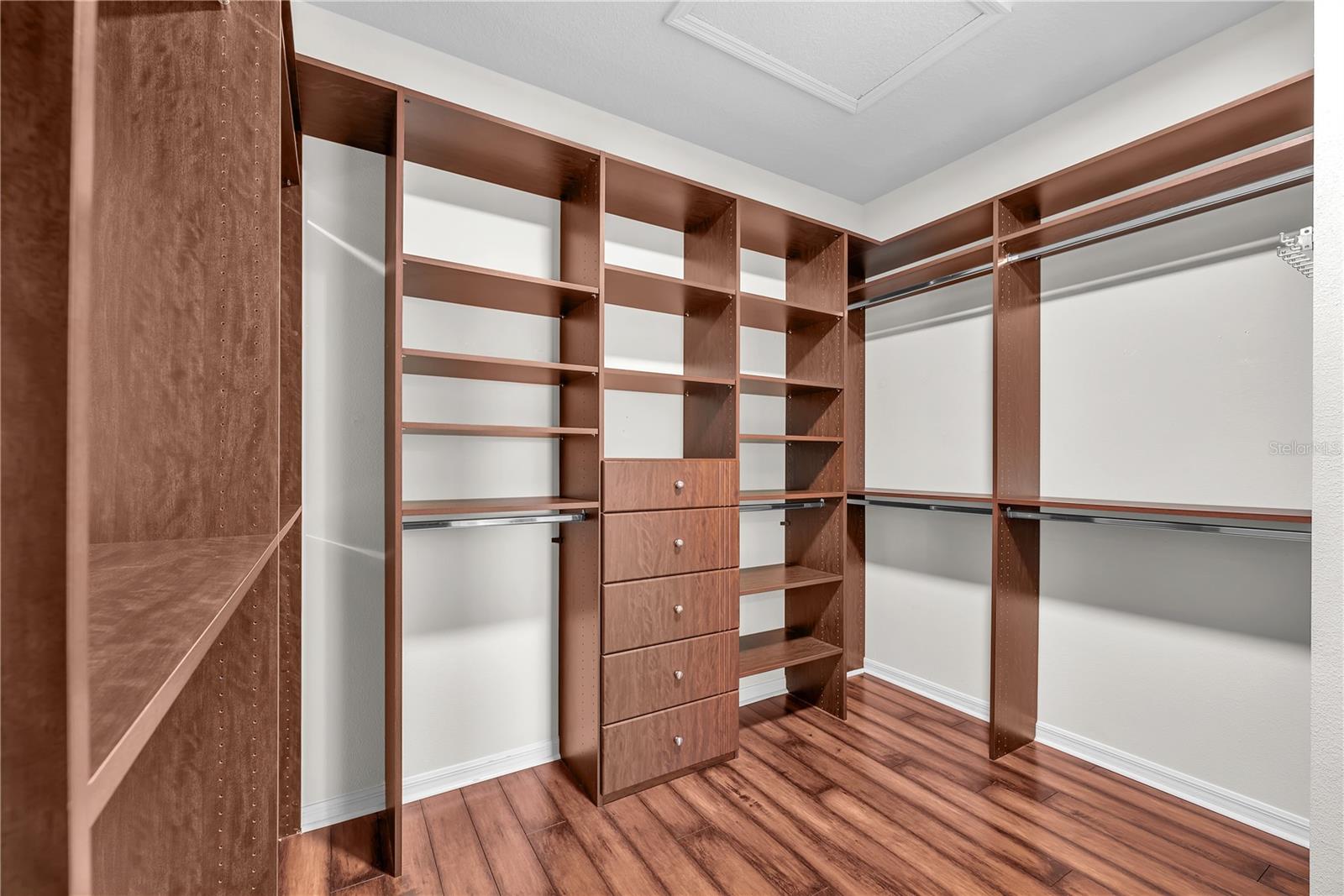 Listing photo id 16 for 11236 77th Street E