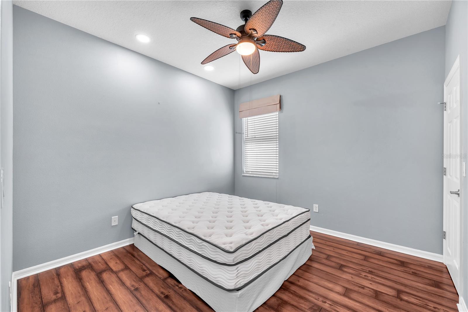 Listing photo id 21 for 11236 77th Street E