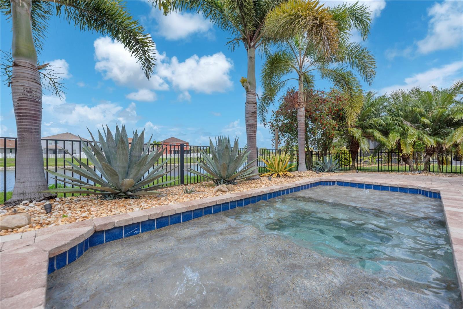 Listing photo id 24 for 11236 77th Street E