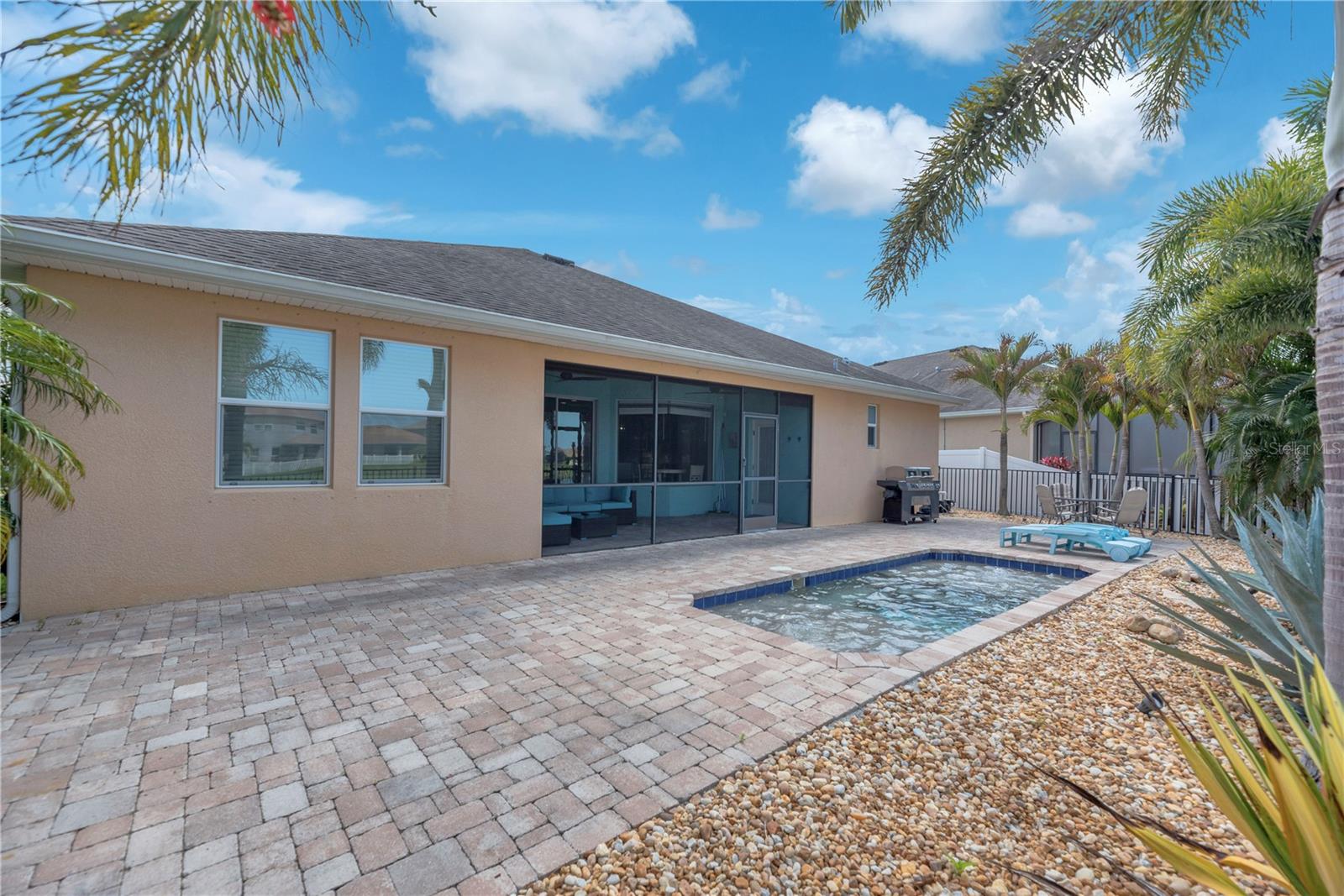 Listing photo id 26 for 11236 77th Street E