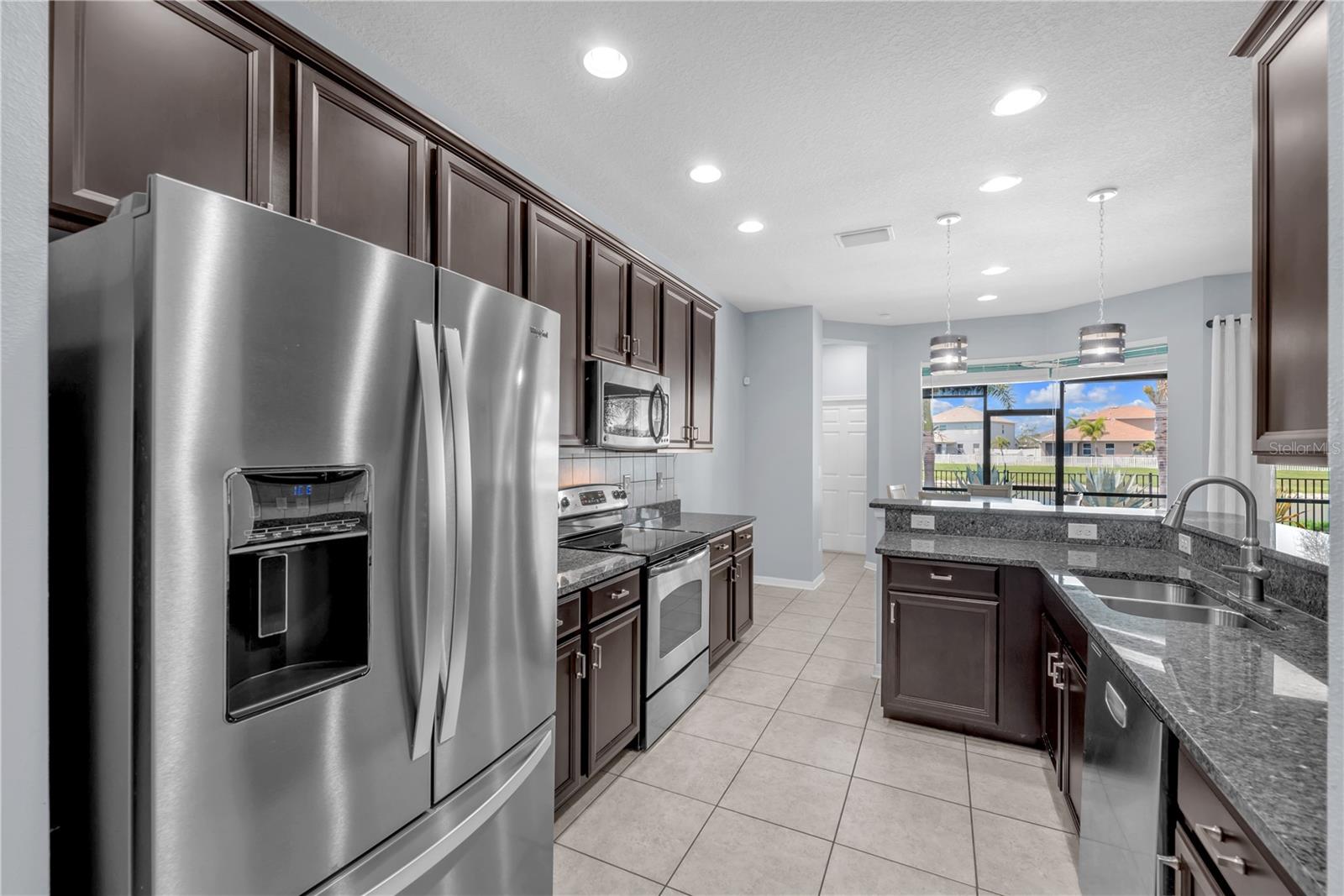 Listing photo id 1 for 11236 77th Street E