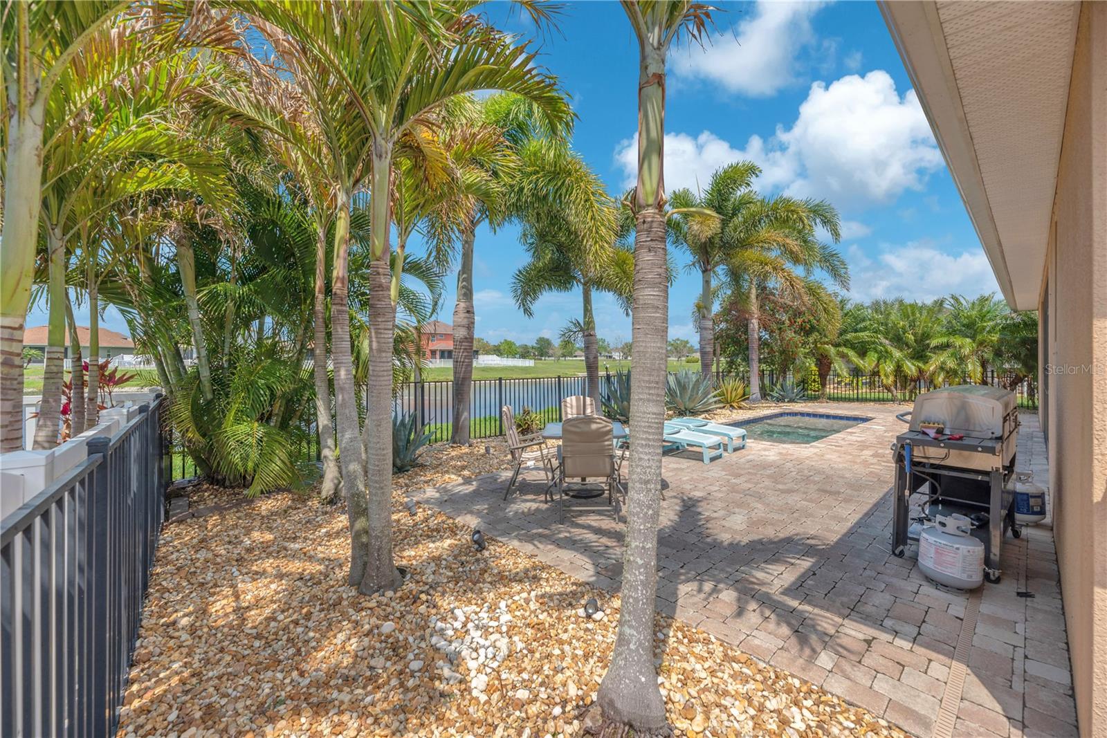 Listing photo id 28 for 11236 77th Street E