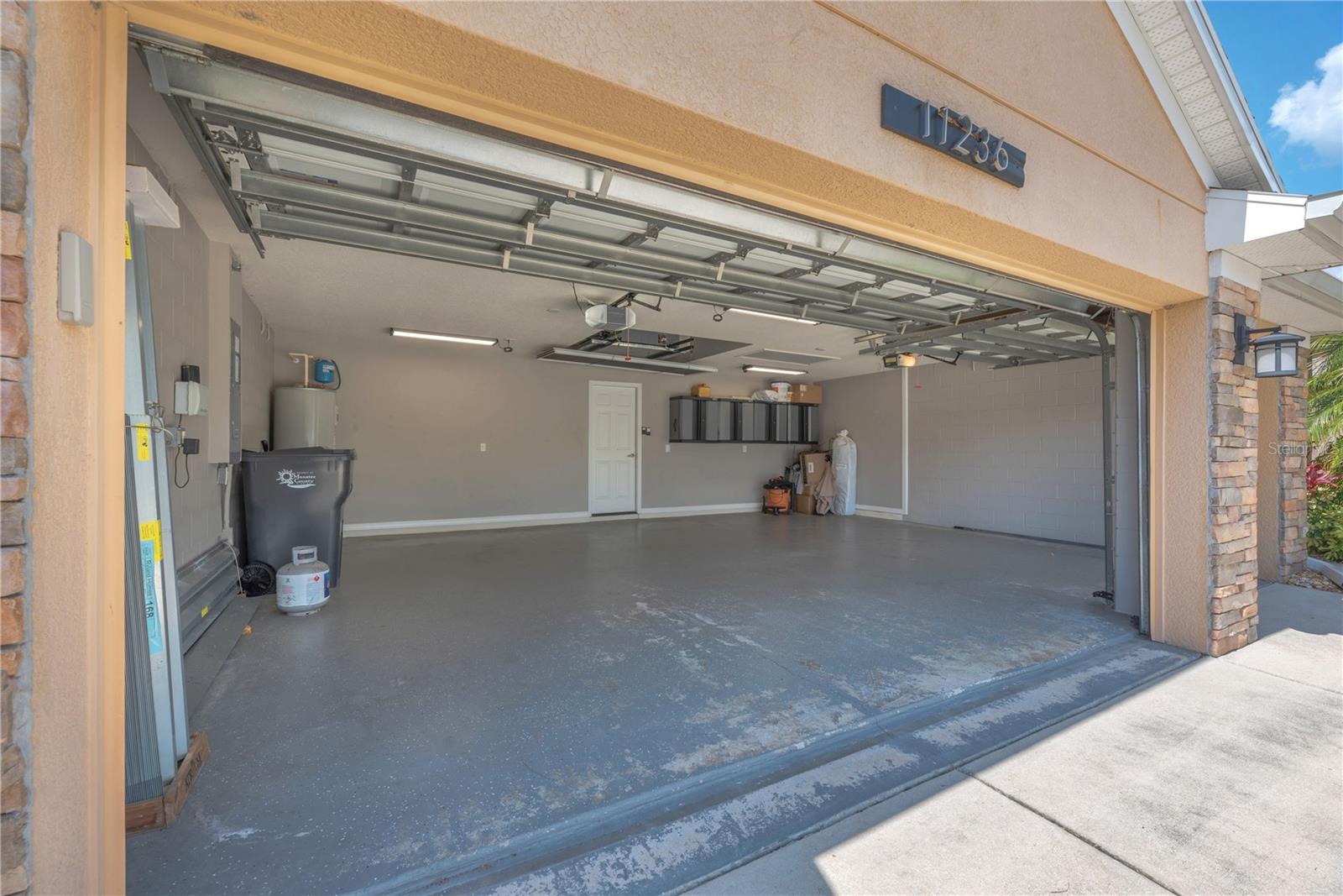 Listing photo id 31 for 11236 77th Street E