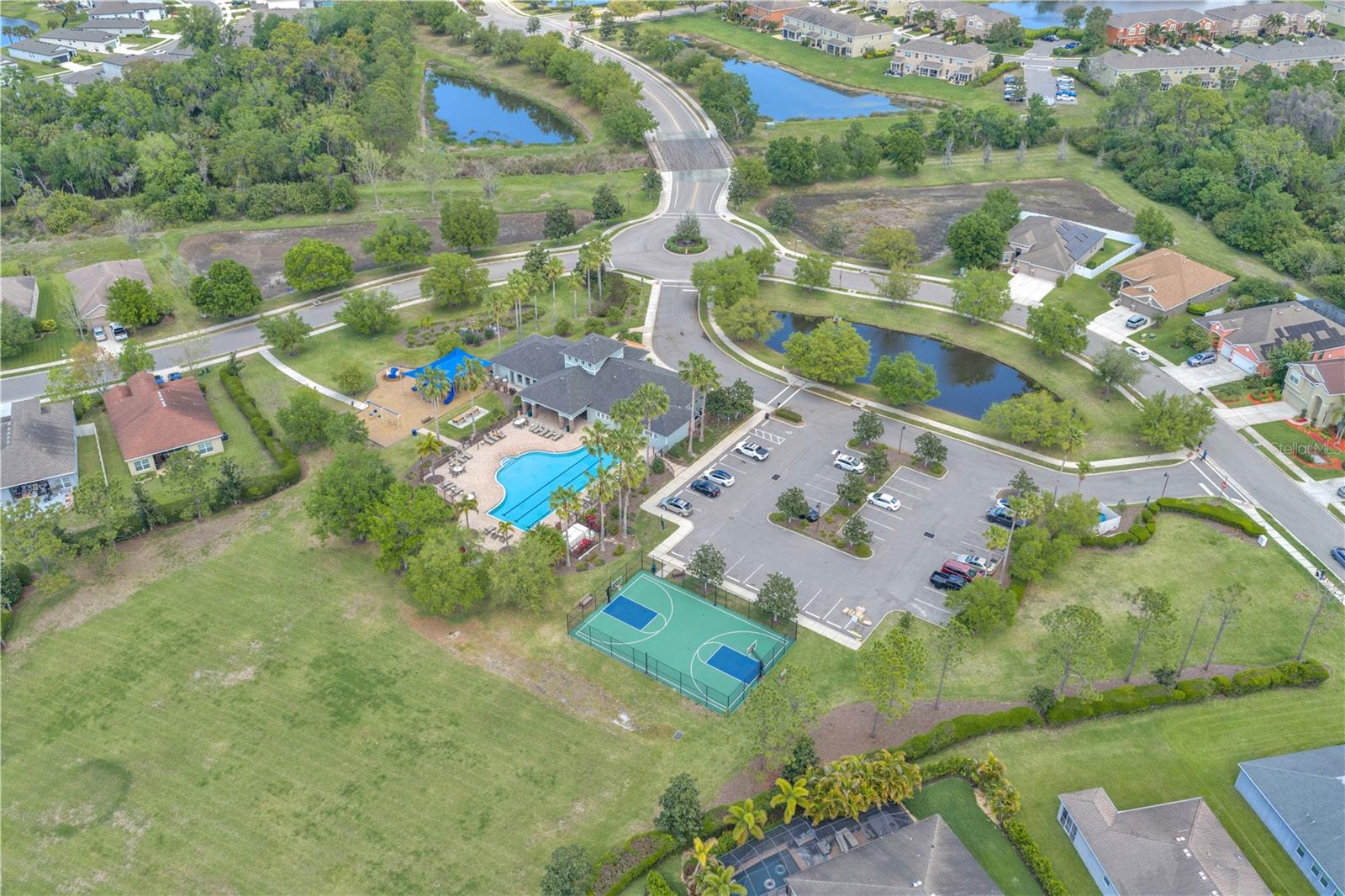 Listing photo id 37 for 11236 77th Street E