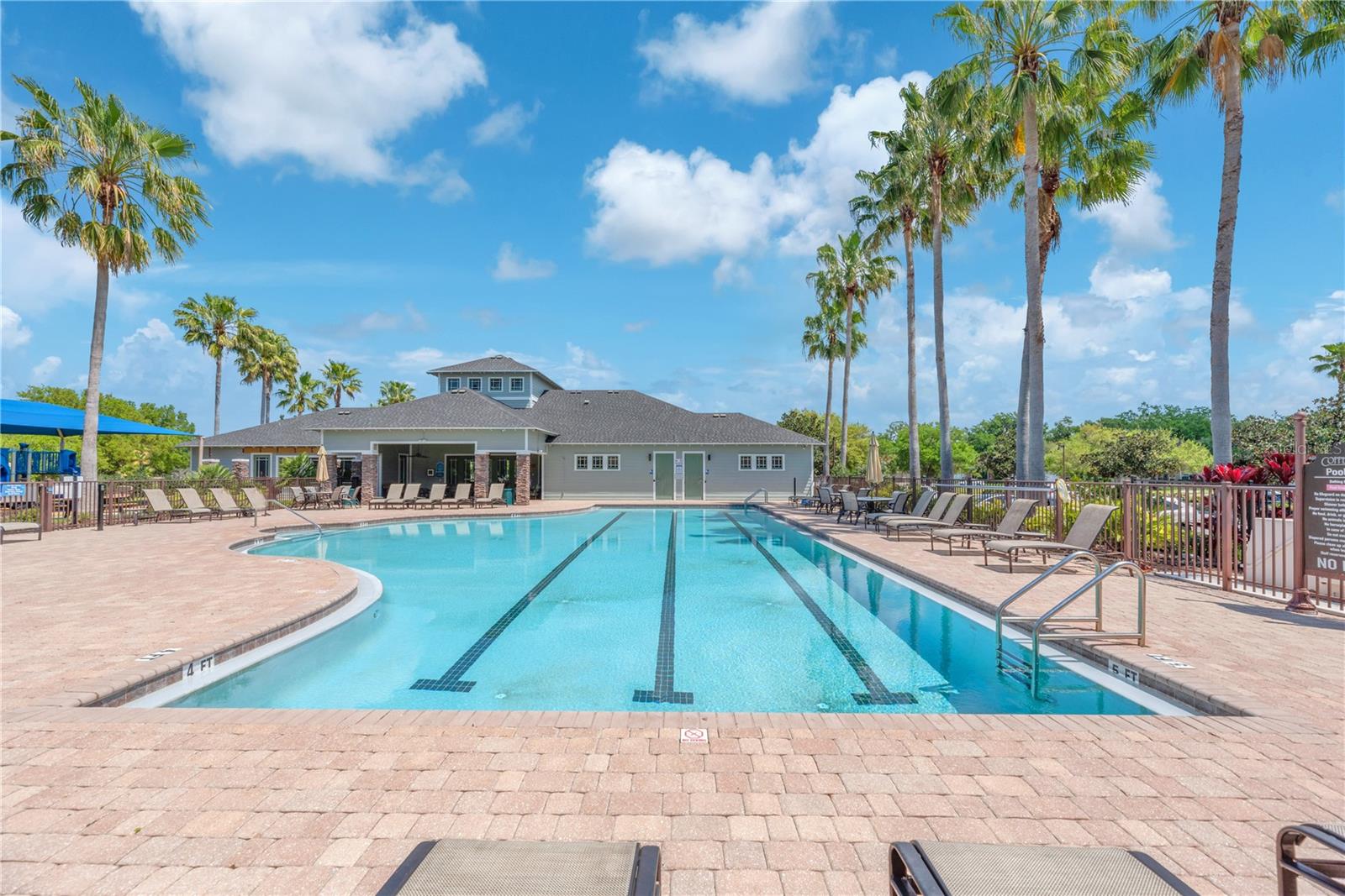 Listing photo id 39 for 11236 77th Street E