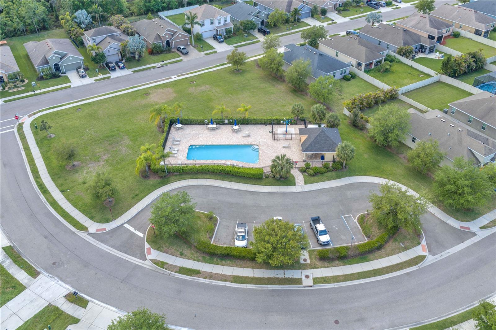 Listing photo id 44 for 11236 77th Street E