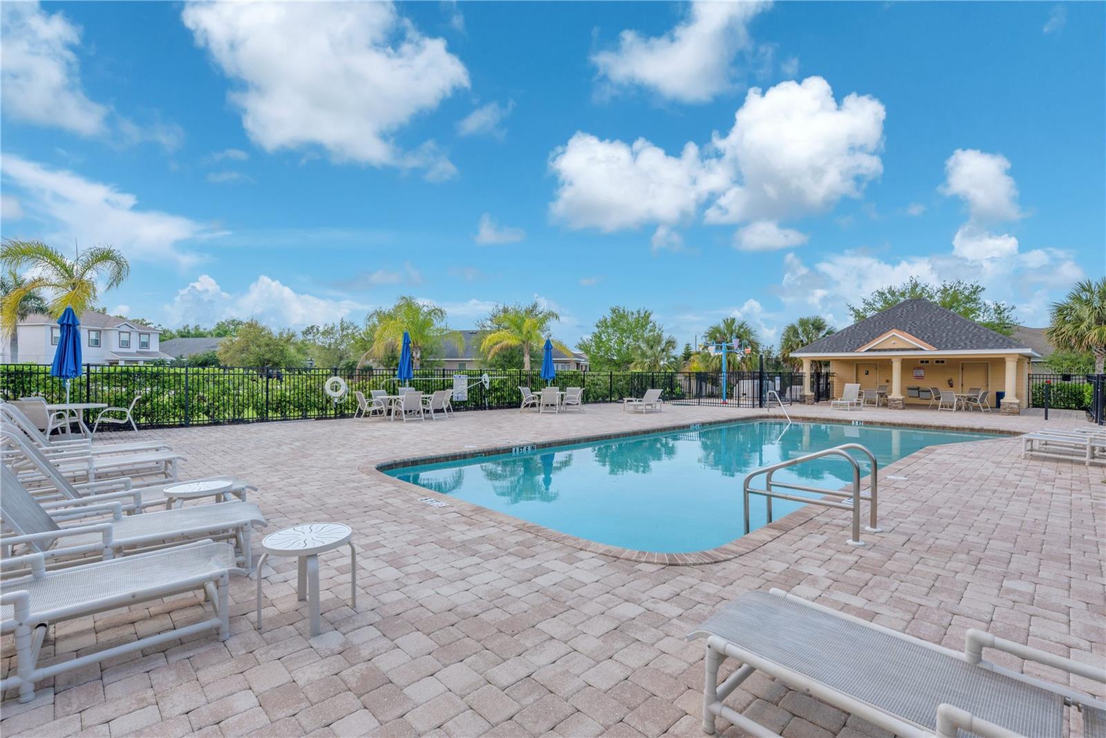 Listing photo id 45 for 11236 77th Street E