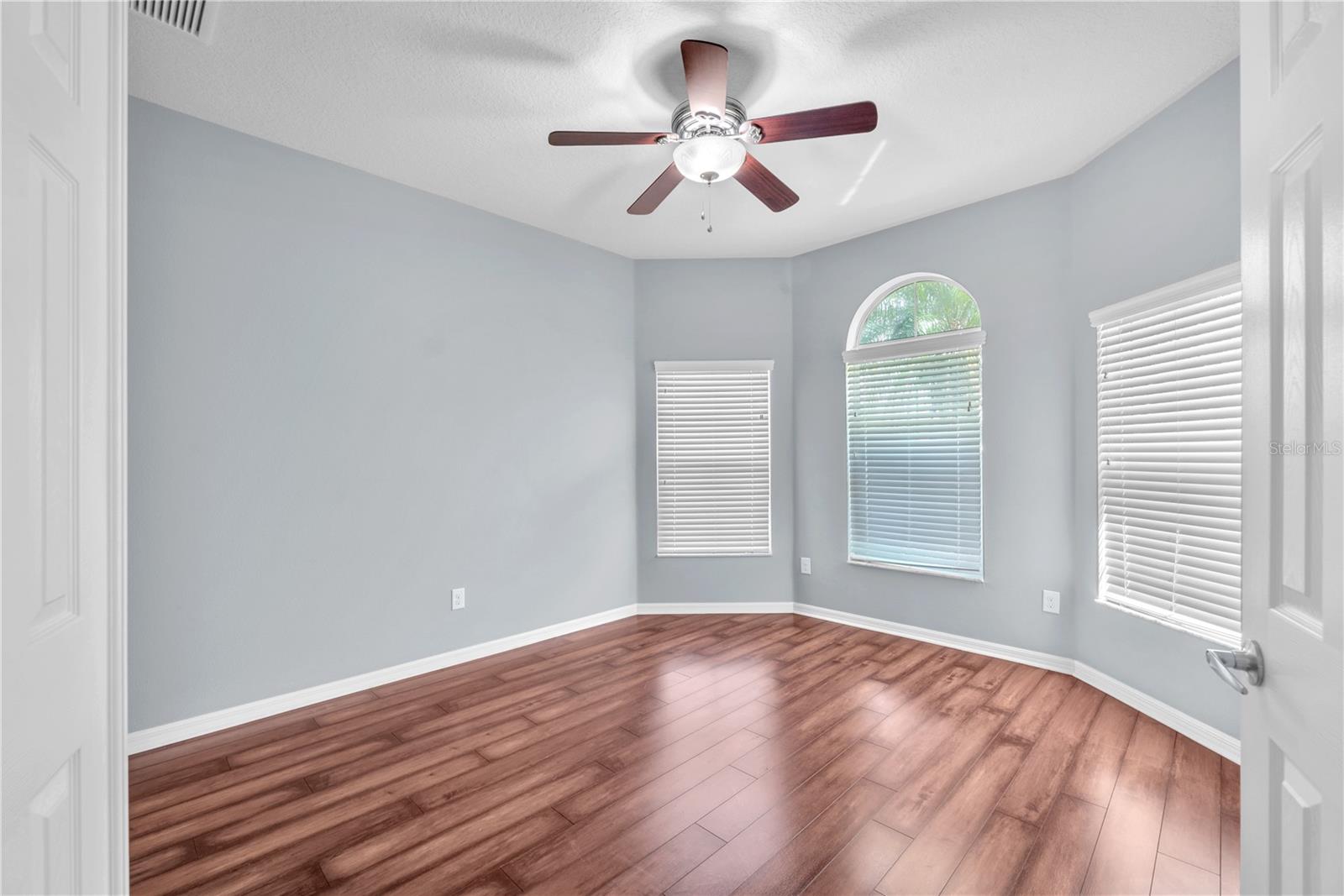 Listing photo id 5 for 11236 77th Street E